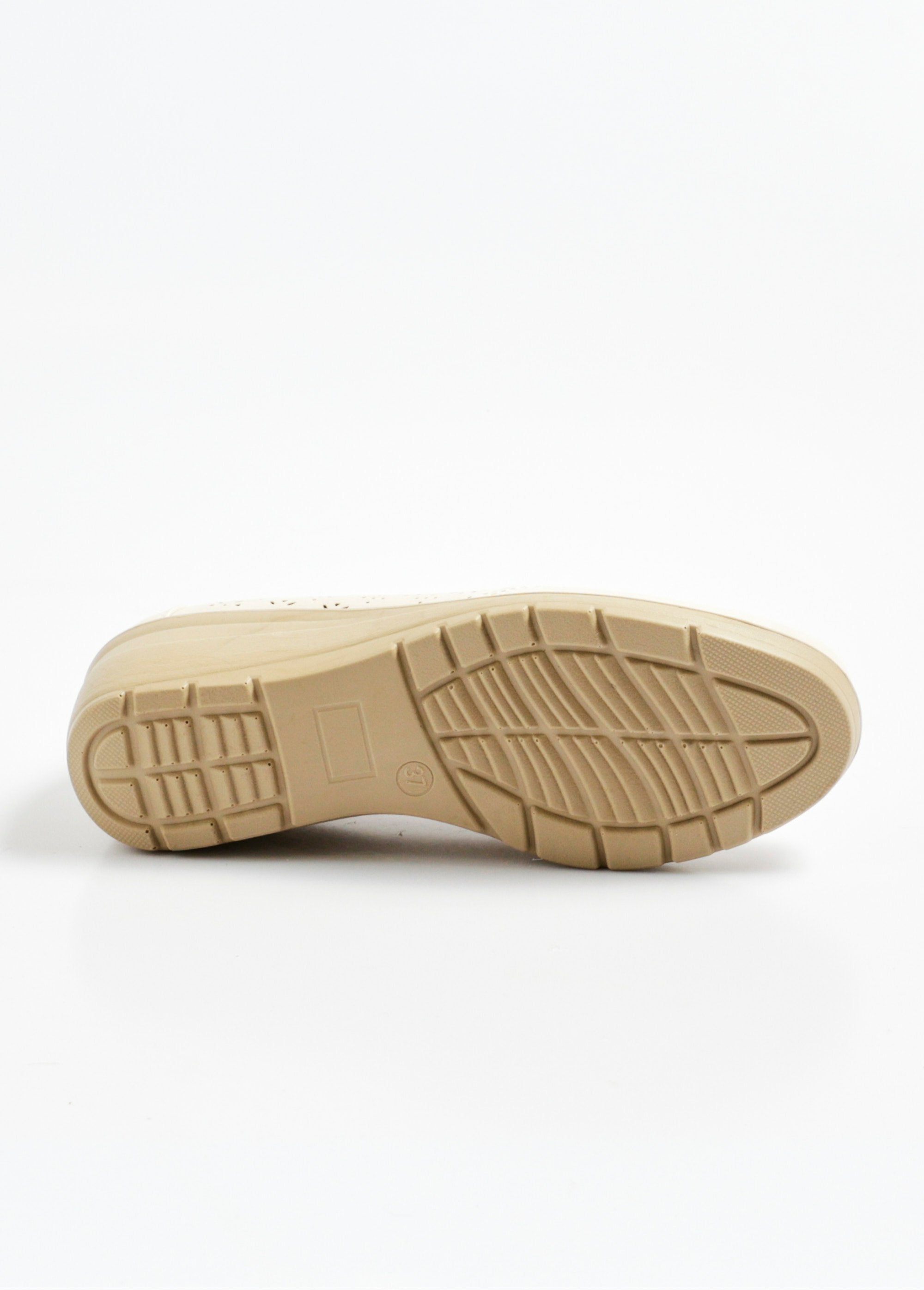 Mocassino_traforato_con_elastico_laterale_Beige_UN1_slim