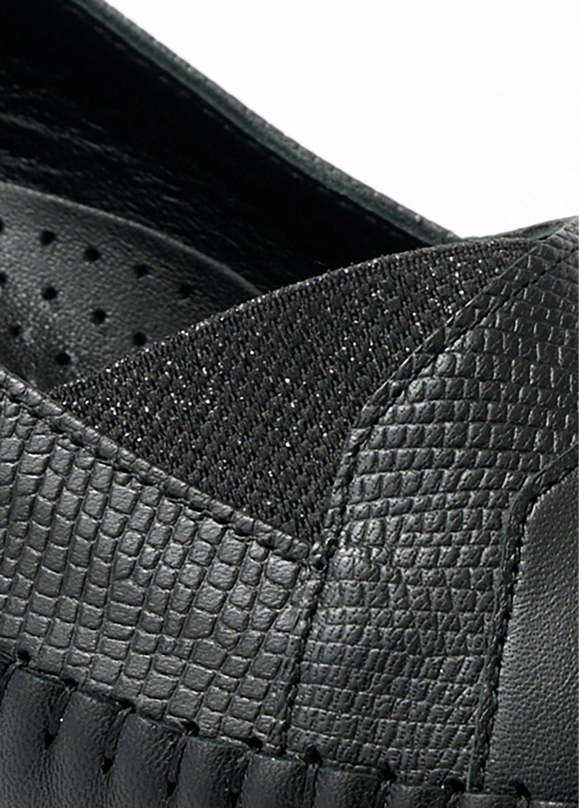 Mocassini_in_pelle_di_larghezza_comfort_in_due_materiali_Noir_DE1_slim