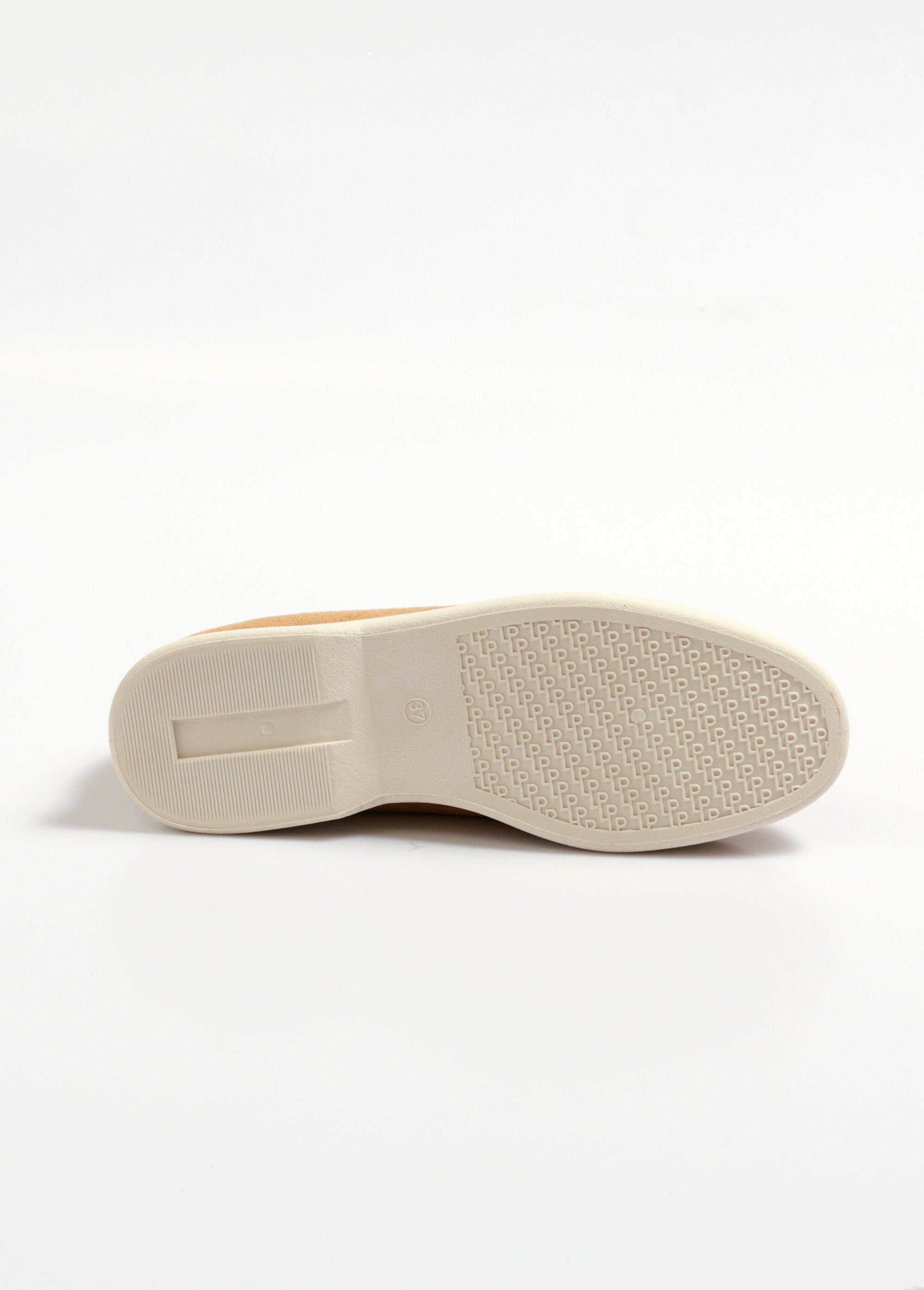 Comodi_mocassini_in_pelle_scamosciata_Camel_UN1_slim