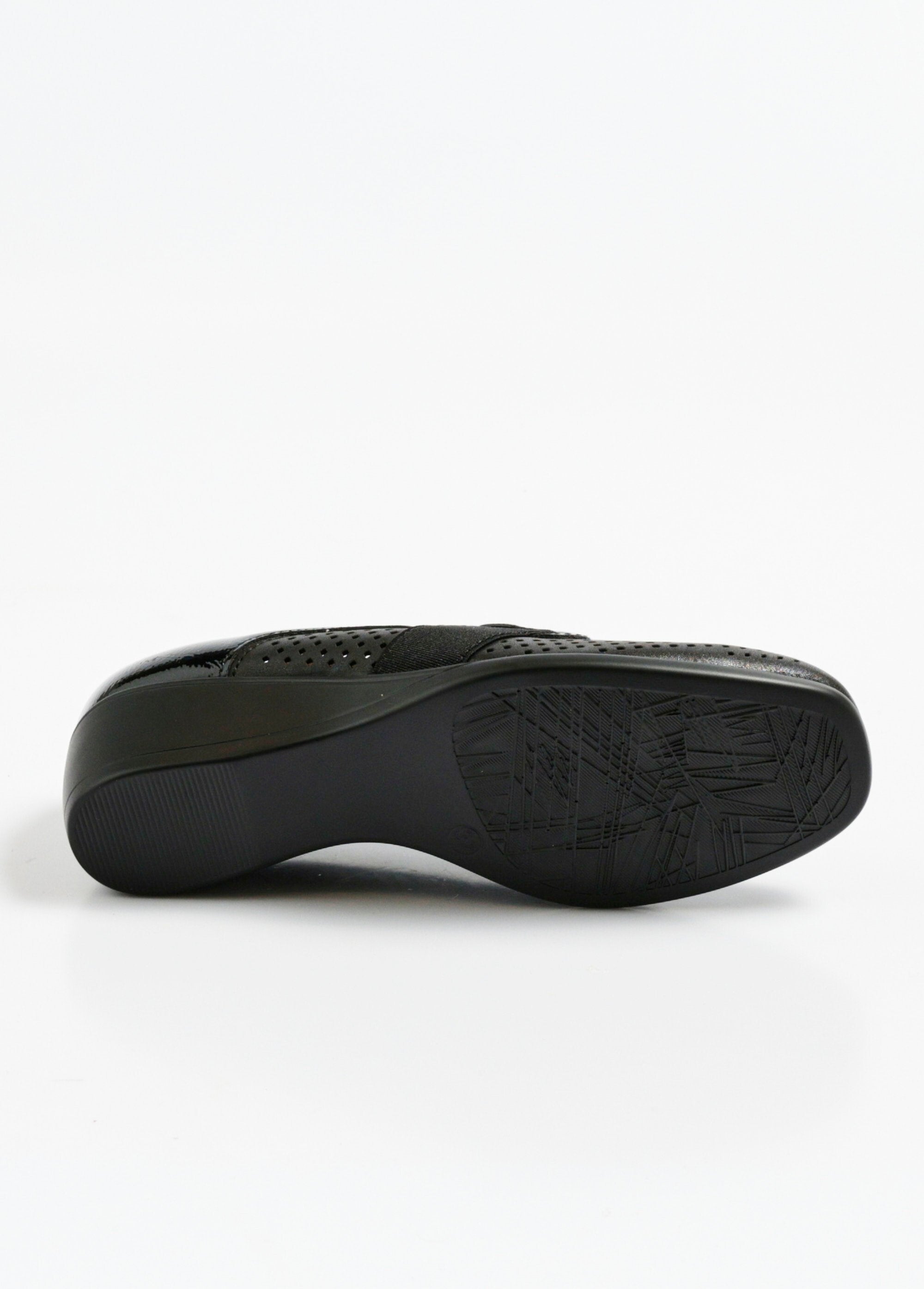 Mocassini_traforati_con_dettagli_fantasia_Noir_UN1_slim