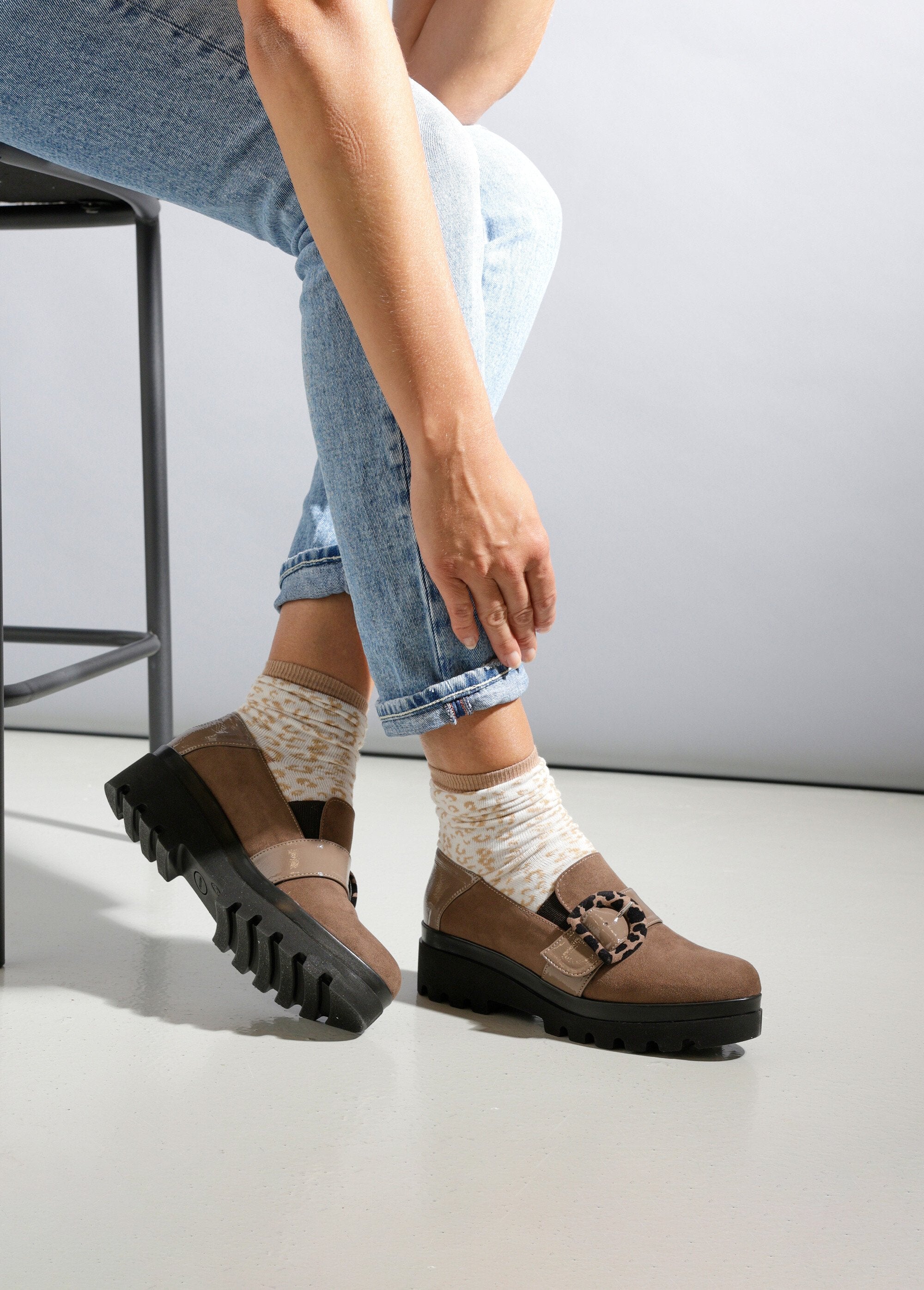 Mocassini_con_suola_dentellata_elasticizzata,_larghezza_comfort_Marron_SF1_slim