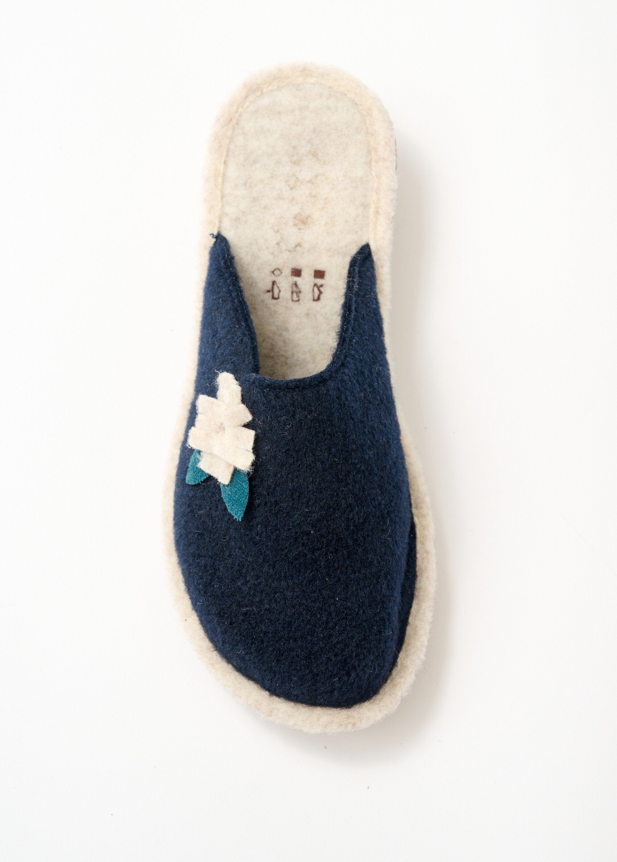 Muli_in_feltro_di_larghezza_confortevole_con_applicazione_fantasia_Marino_OV1_slim