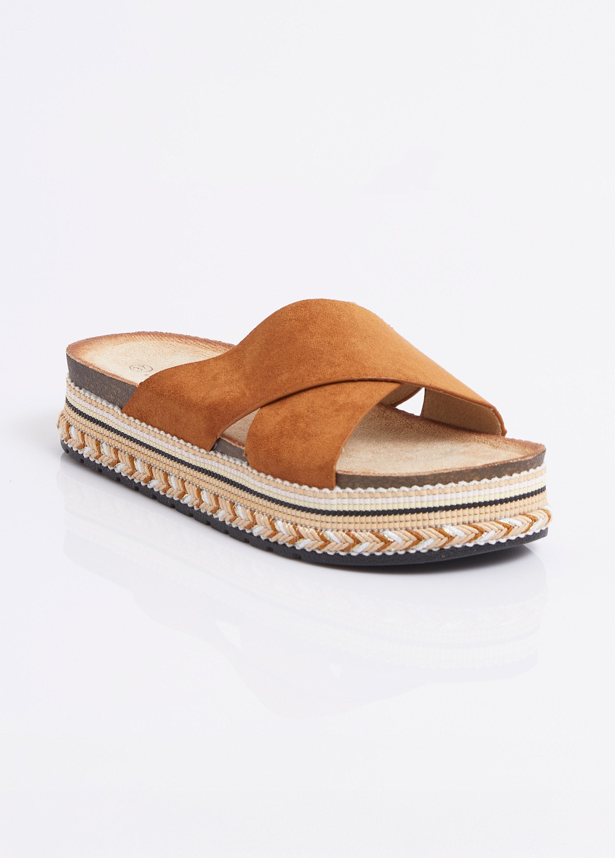 Mules_con_cinturini_incrociati_e_suola_con_plateau_Camel_FA1_slim