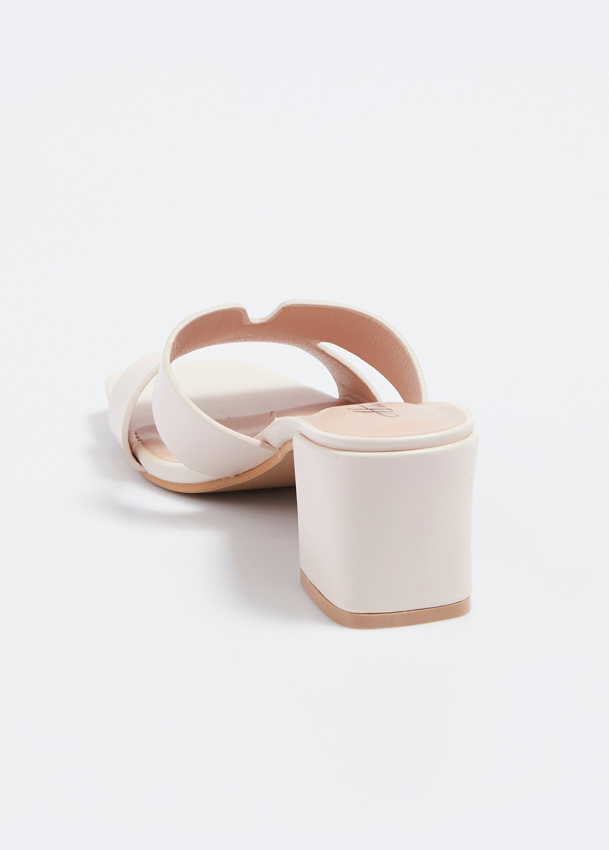 Mules_chic_con_punta_squadrata_e_tacco_grosso_Beige_DO1_slim