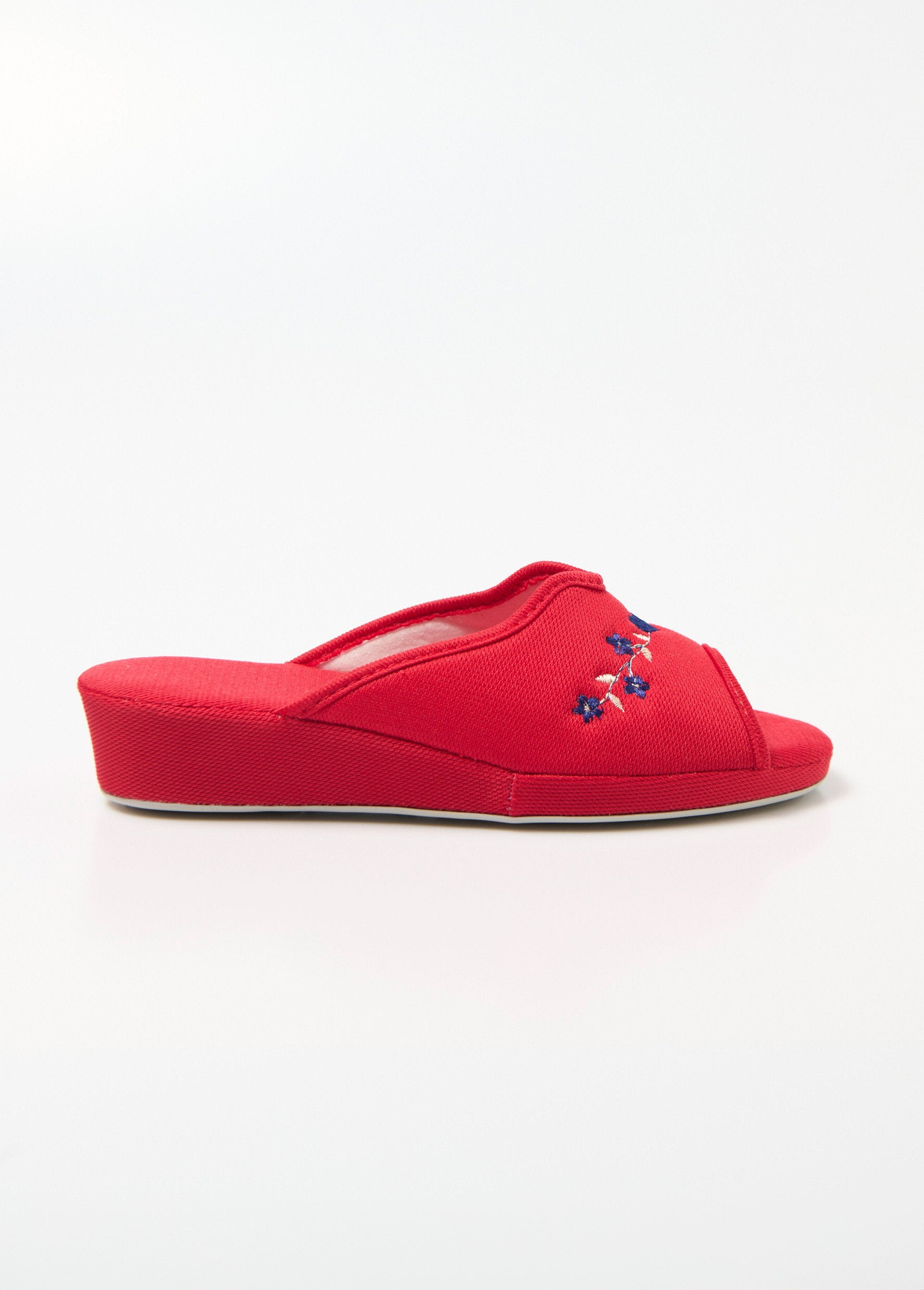 Muli_ricamati_di_larghezza_comfort_con_zeppa_rivestita_Rouge_DR1_slim