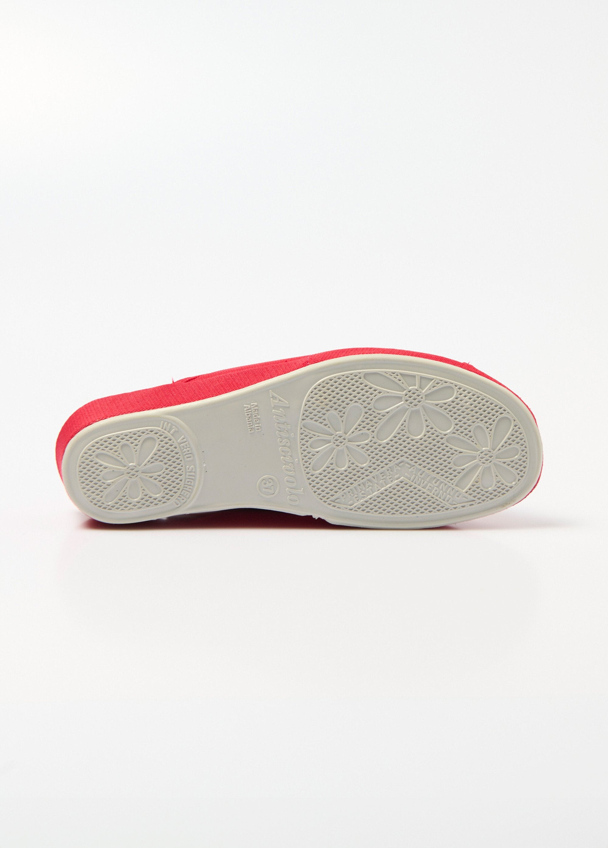 Muli_ricamati_di_larghezza_comfort_con_zeppa_rivestita_Rouge_UN1_slim