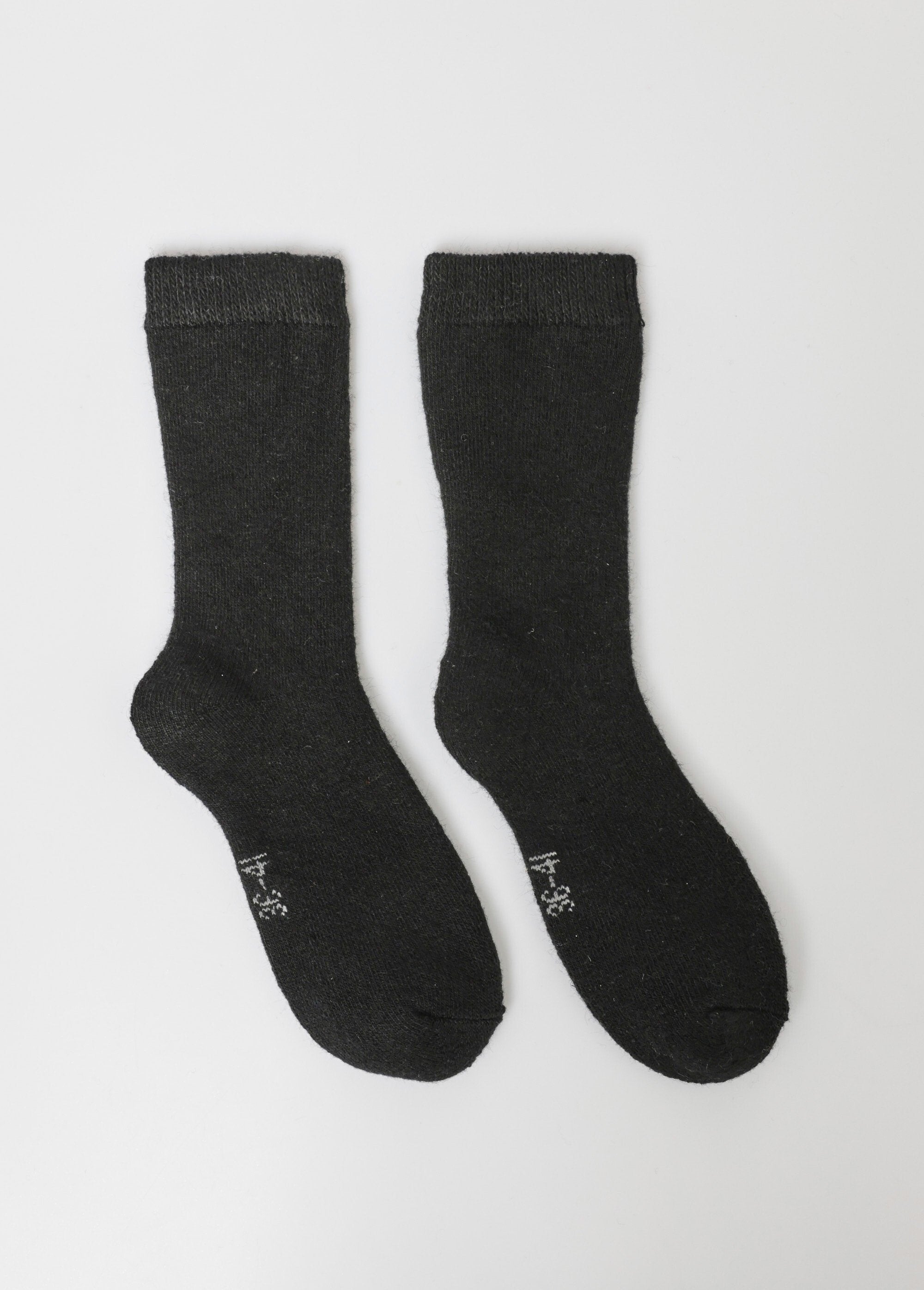 Un_paio_di_calzini_di_lana_caldi_Noir_FA1_slim