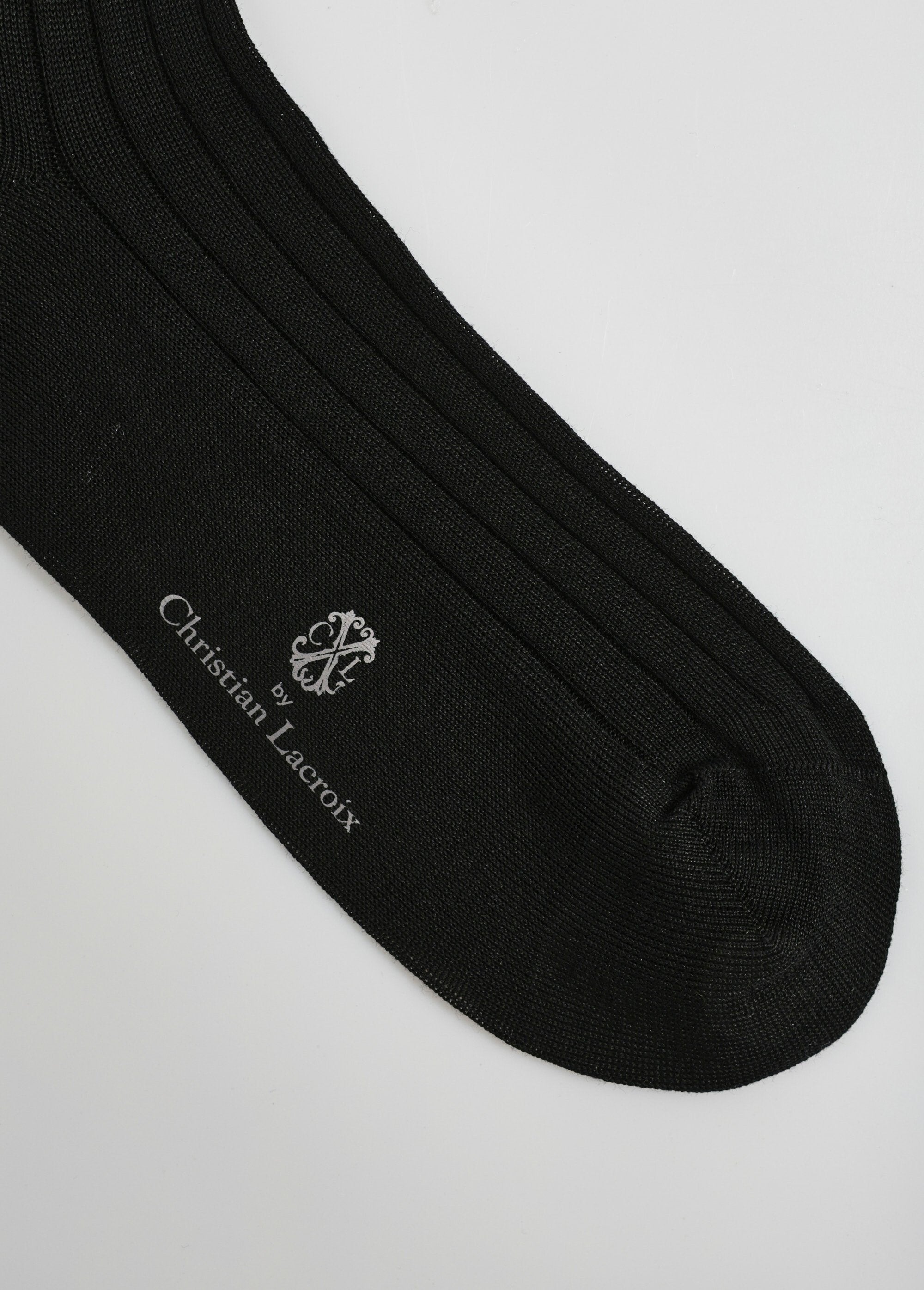 Un_paio_di_calzini_di_filato_dalla_Scozia_Noir_DE2_slim