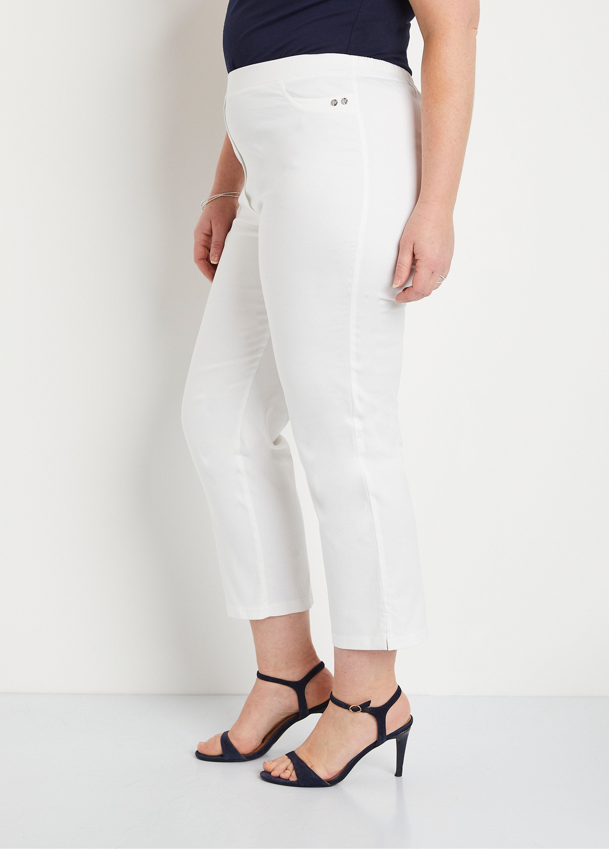 Pantaloncini_in_raso_semi-elasticizzati_BIANCO_FA2_curvy