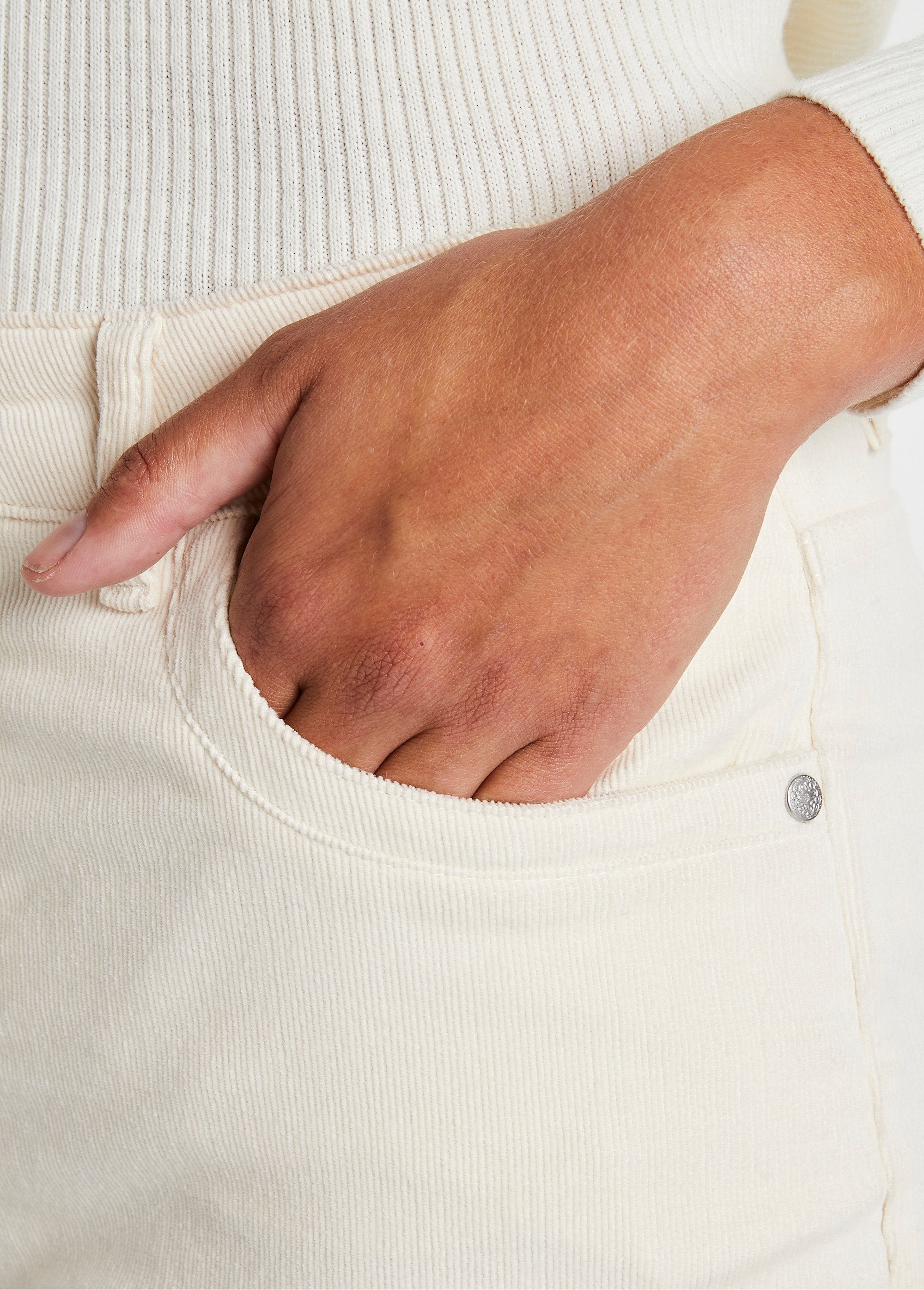 Pantaloni_5_tasche_in_velluto_a_coste_millerighe_Ecru_DE1_slim
