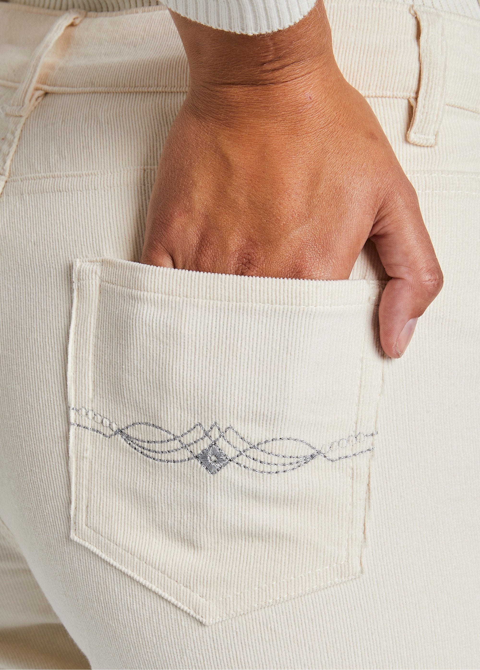 Pantaloni_5_tasche_in_velluto_a_coste_millerighe_Ecru_DE2_slim