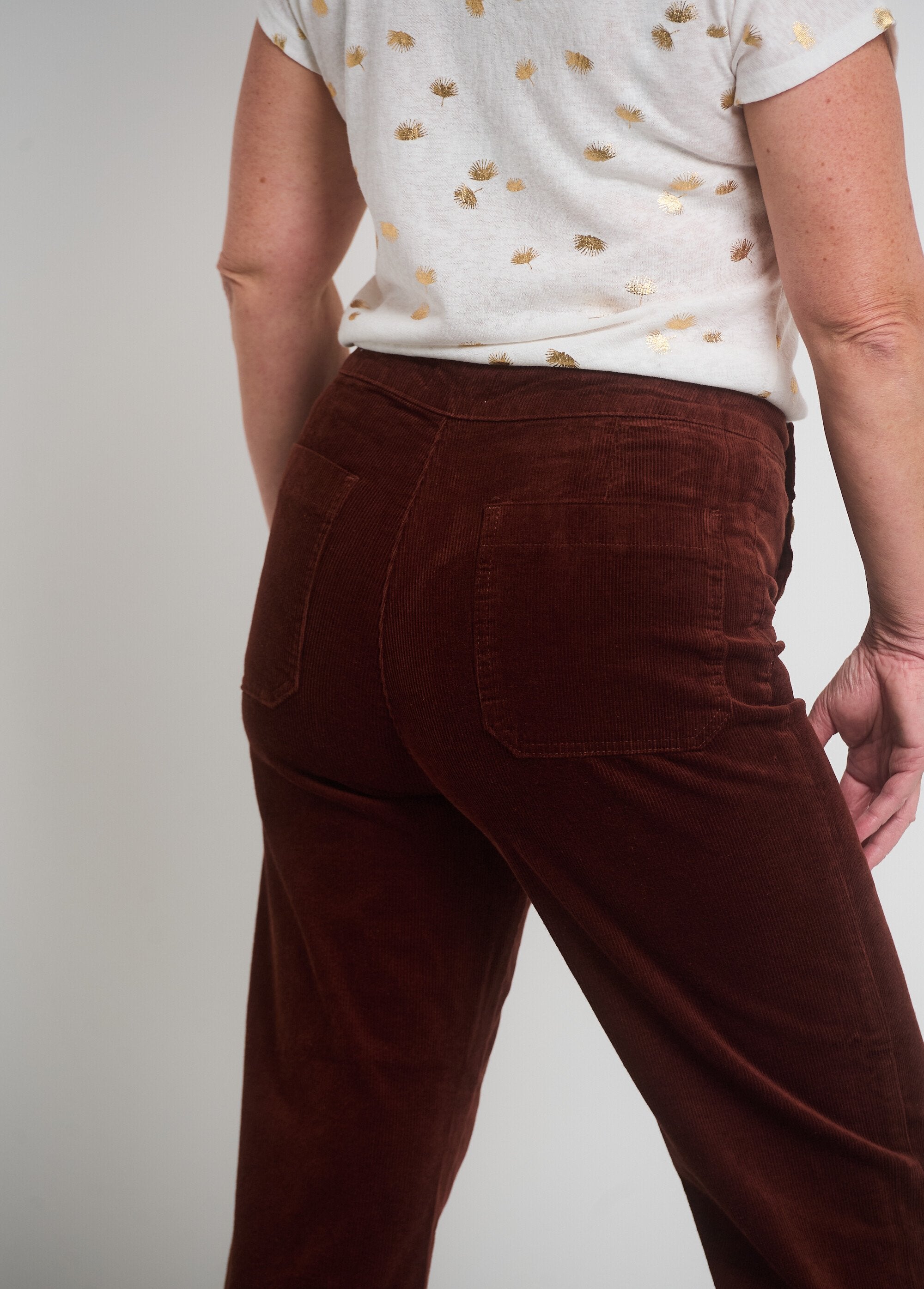 Pantaloni_svasati_in_velluto_Marron_DE2_slim