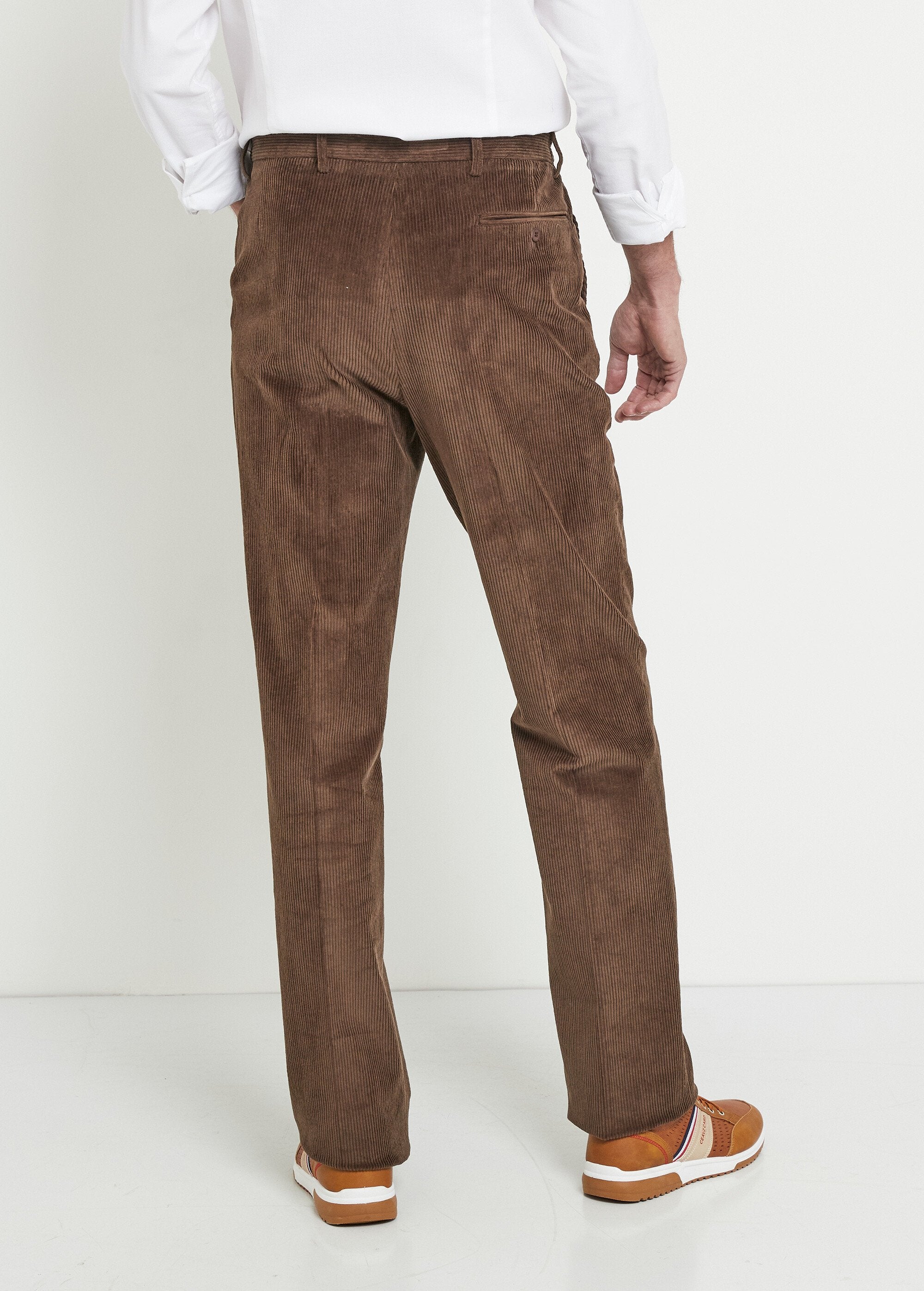 Pantaloni_a_gamba_dritta_con_elastico_in_vita_per_il_massimo_comfort_Velours_marron_DO1_slim
