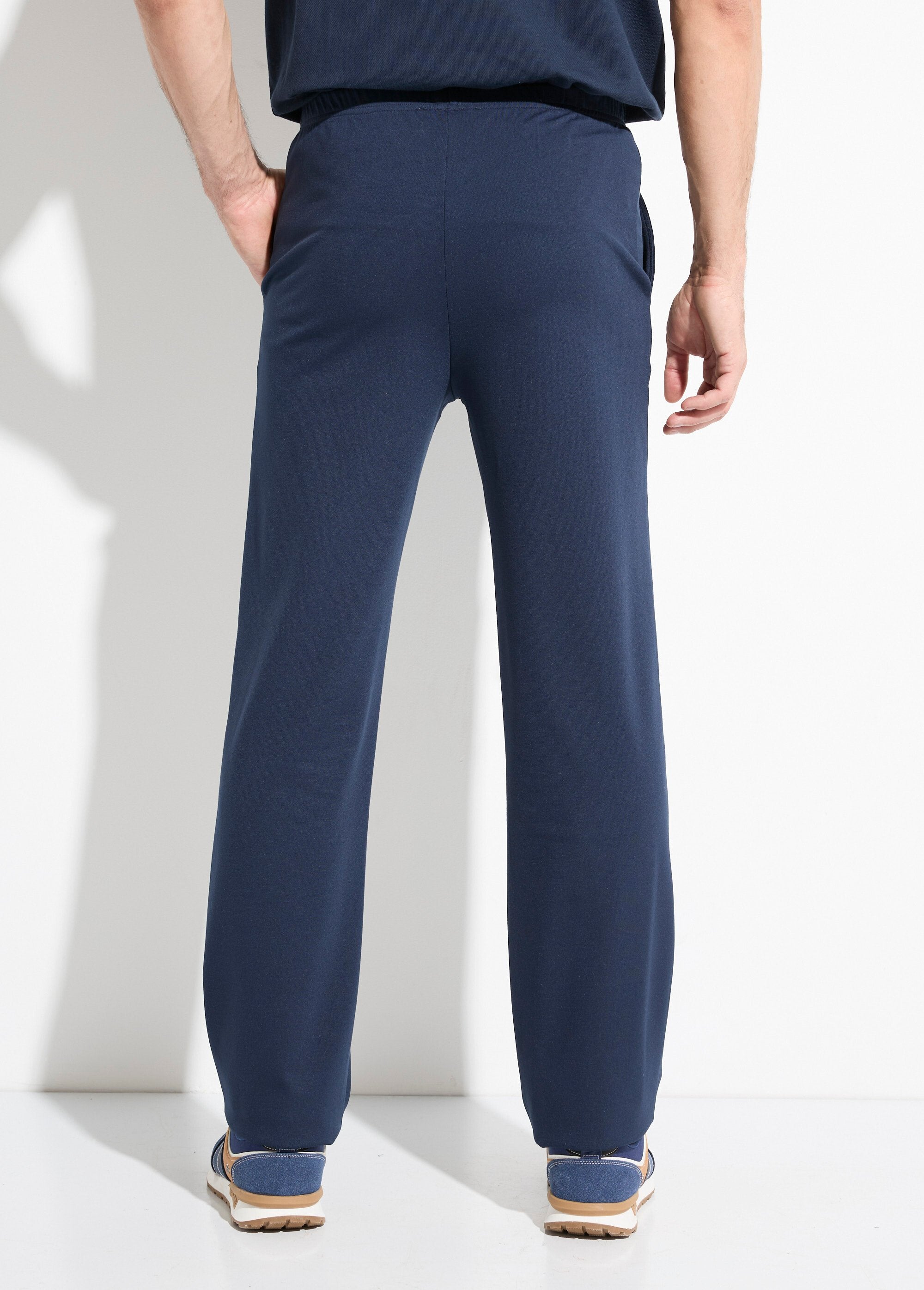 Pantaloni_a_gamba_dritta_con_elastico_in_vita_in_tessuto_elasticizzato_Marine_DO1_slim