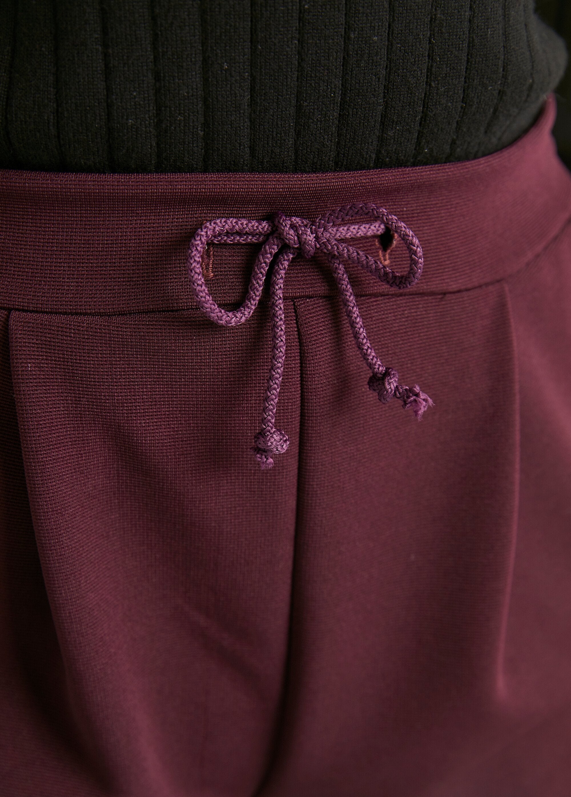 Pantaloni_a_gamba_dritta_con_elastico_in_vita_in_maglia_elastica_Bordeaux_DE2_slim