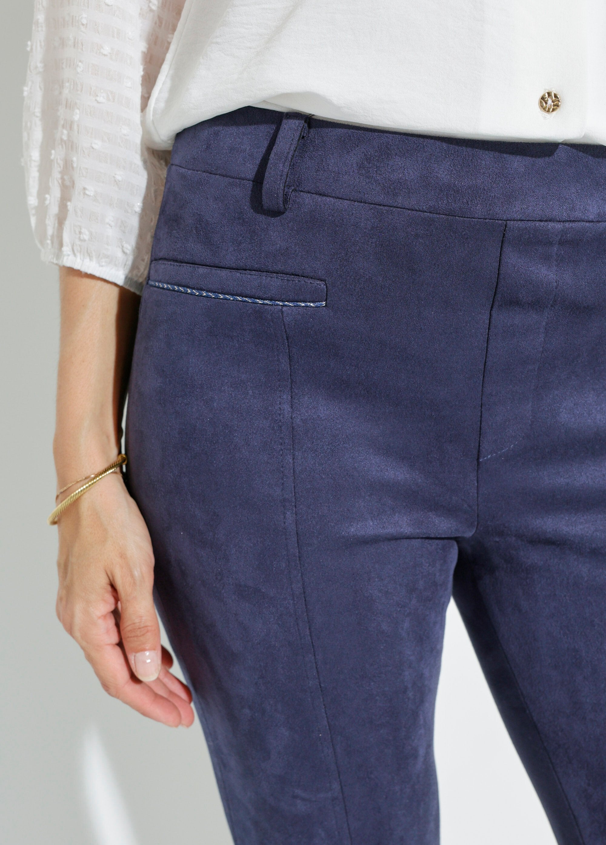 Pantaloni_a_gamba_dritta_in_pelle_scamosciata_con_elastico_in_vita_e_pancia_piatta_Marine_DE1_slim