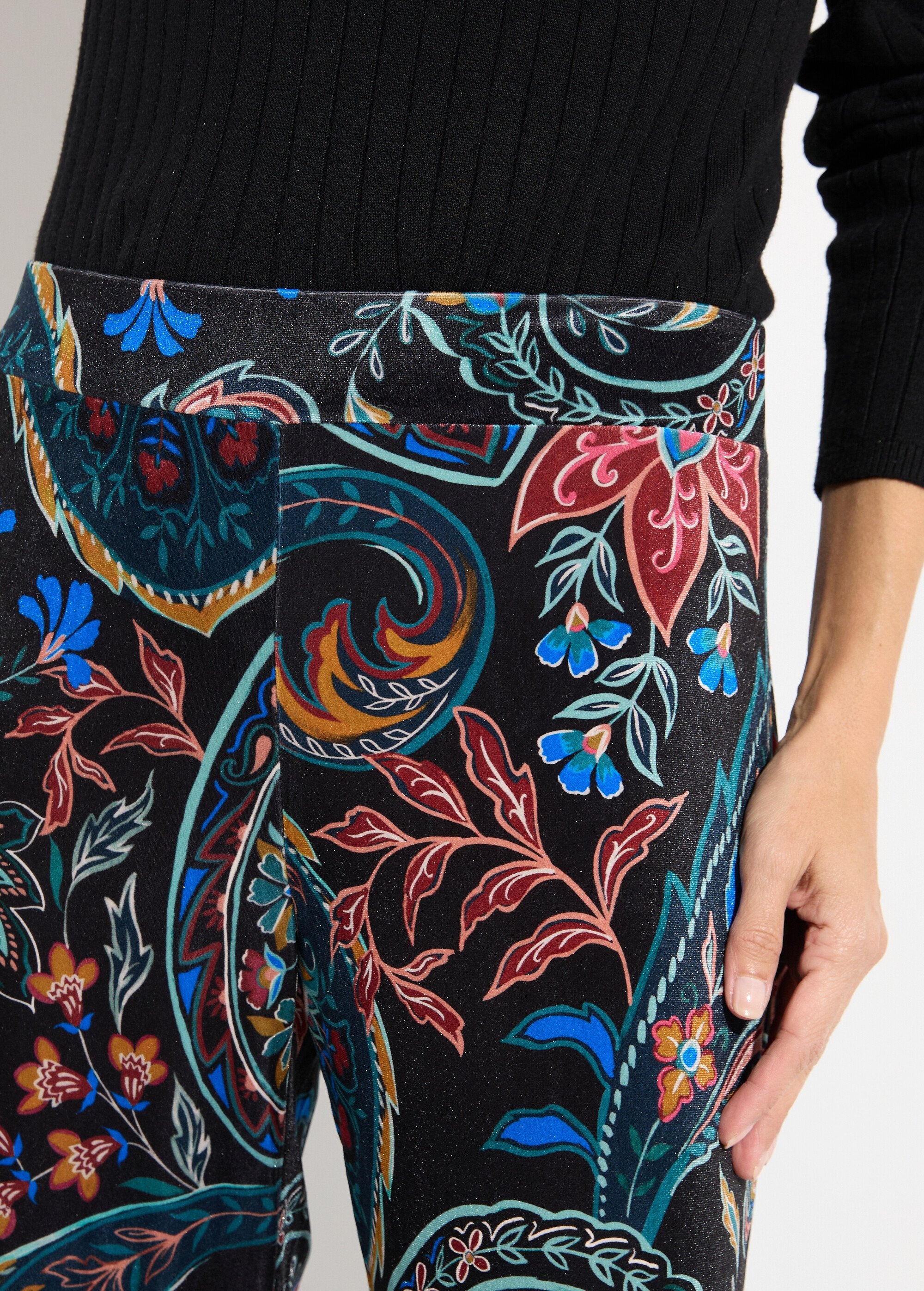 Pantaloni_in_velluto_con_stampa_paisley_Noir_imprime_DE1_slim