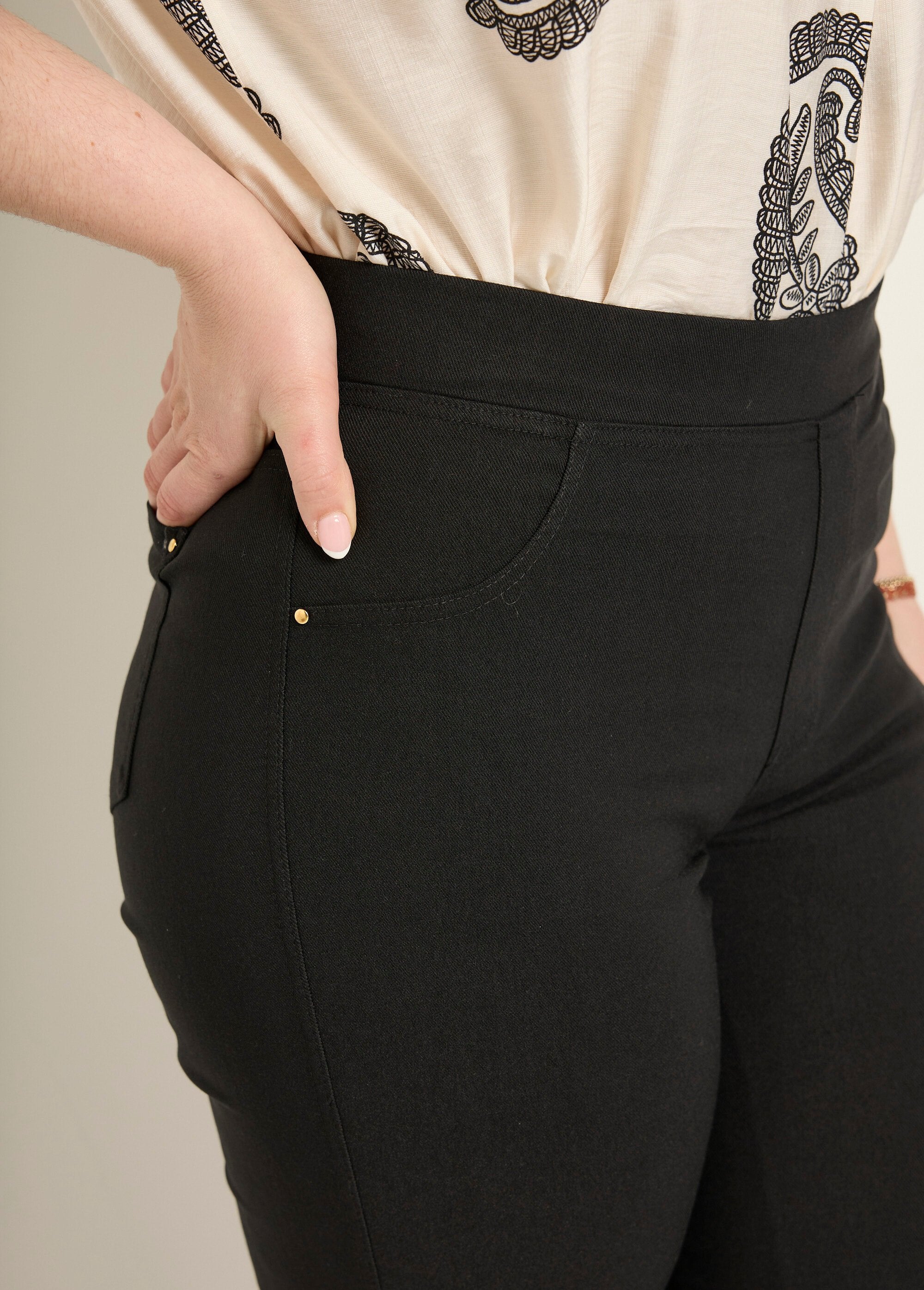 Pantaloni_stretch_con_elastico_in_vita_Noir_DE1_curvy
