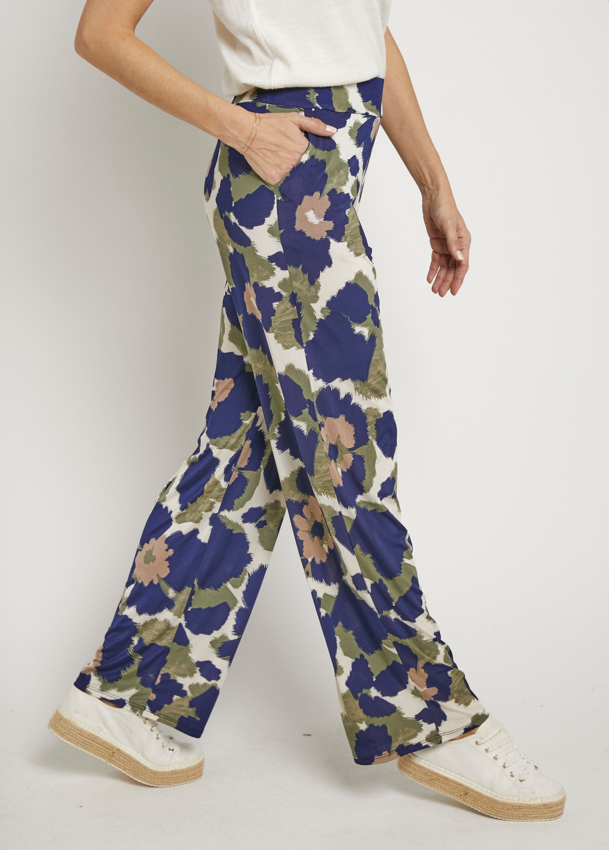 Pantaloni_elasticizzati_fluidi_con_un_elegante_design_floreale_Marine_et_kaki_DR1_slim