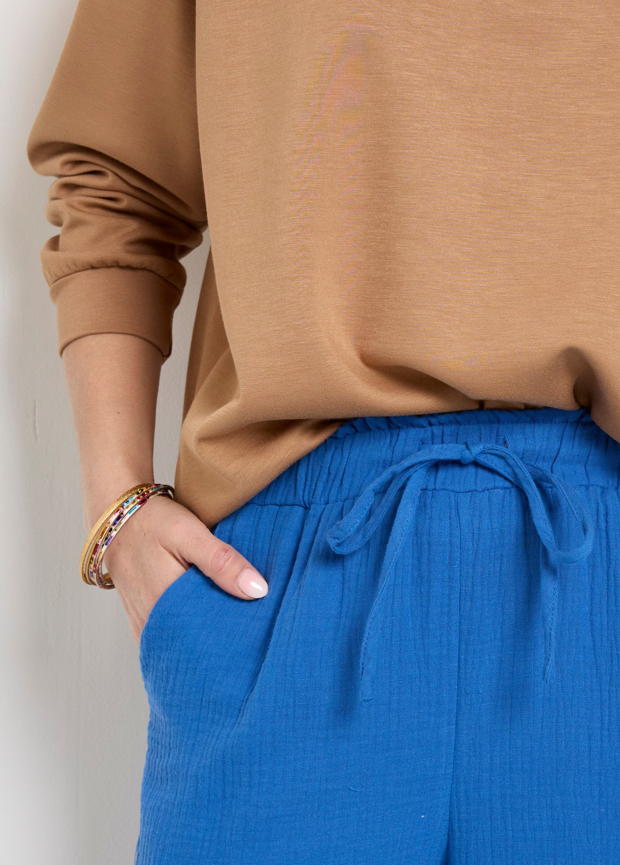 Pantaloni_a_gamba_larga_in_garza_di_cotone_elasticizzata_Bleu_vif_DE1_slim