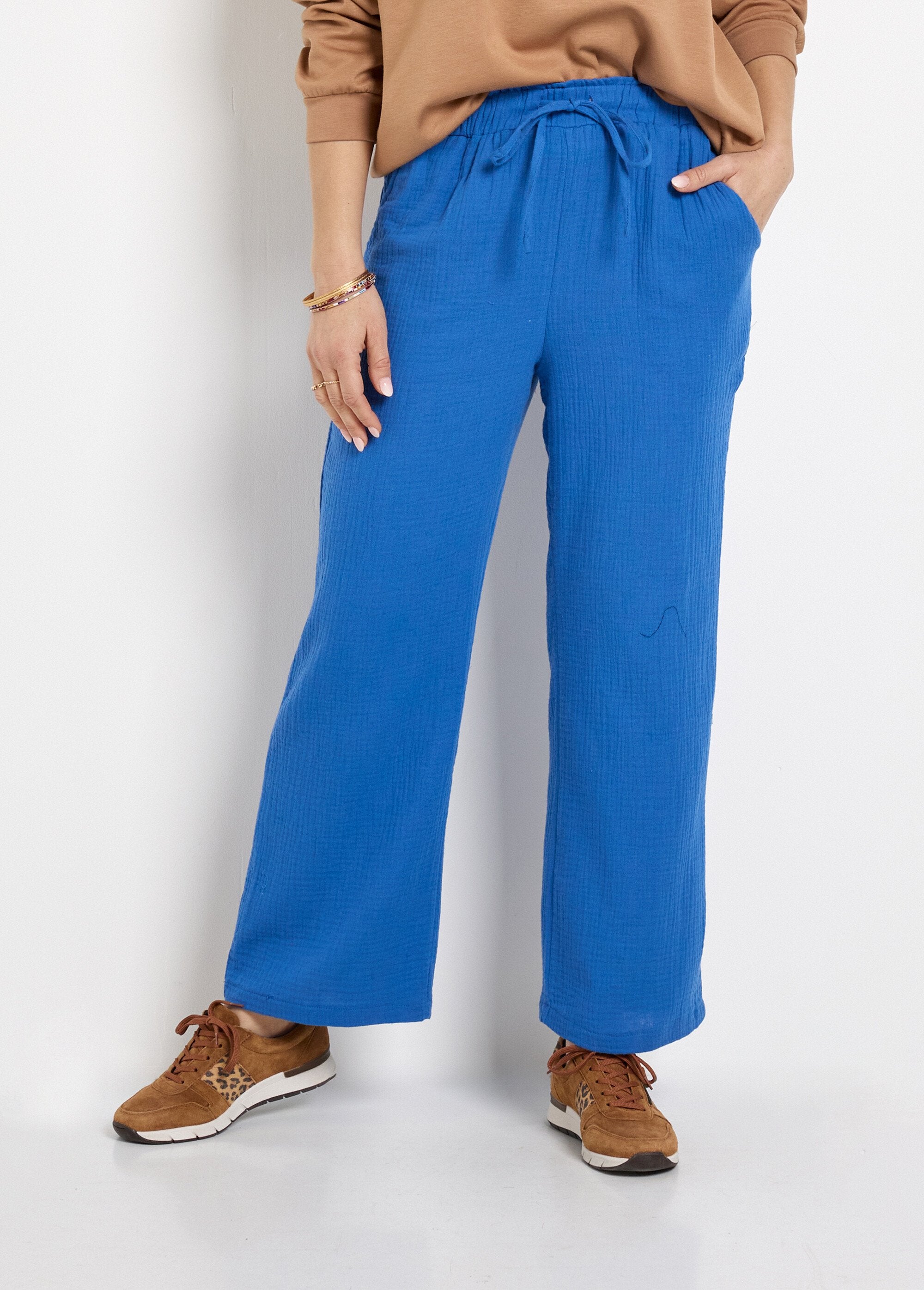 Pantaloni_a_gamba_larga_in_garza_di_cotone_elasticizzata_Bleu_vif_FA1_slim