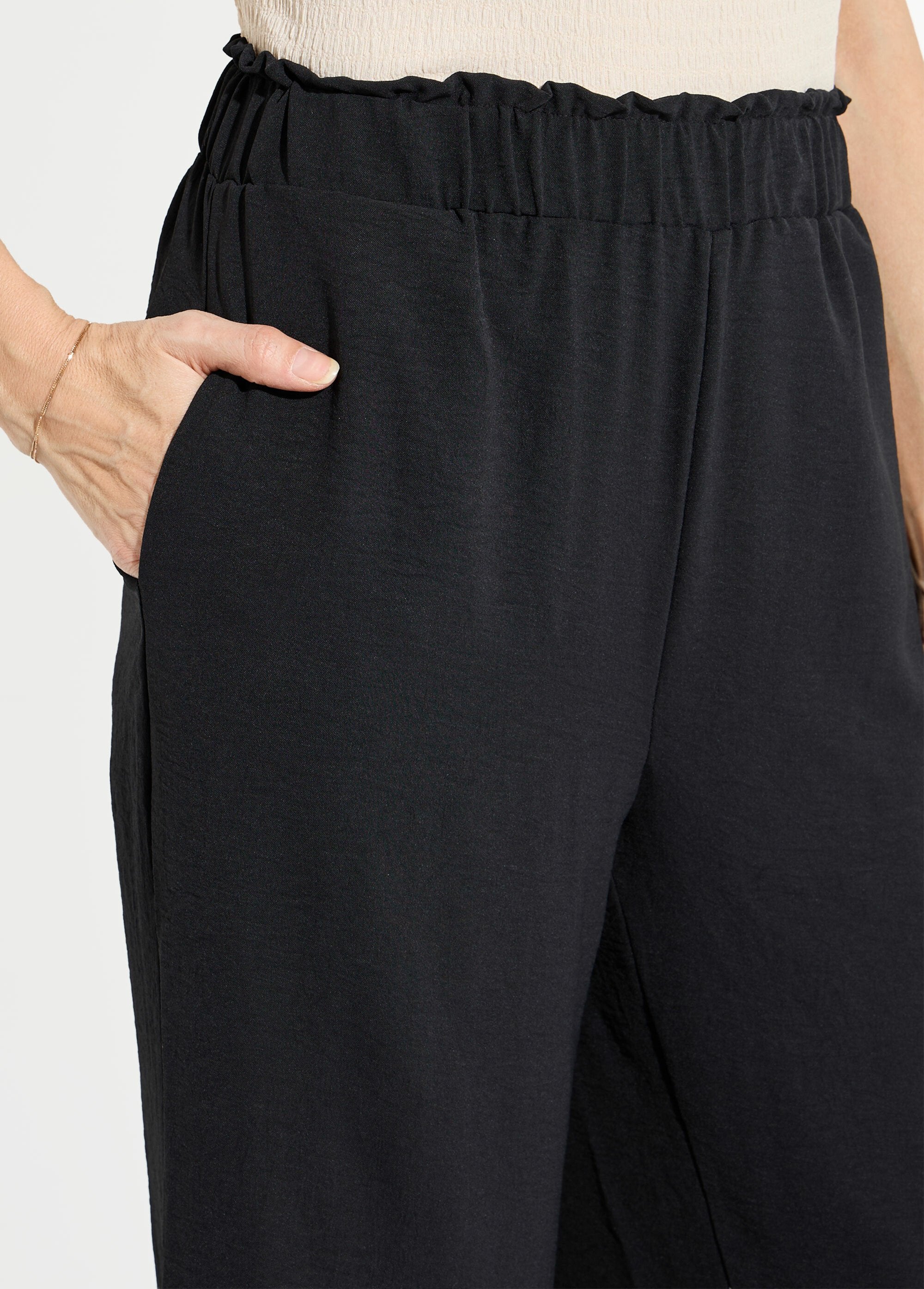 Pantaloni_a_gamba_larga_in_crêpe_fluido_Noir_DE1_slim
