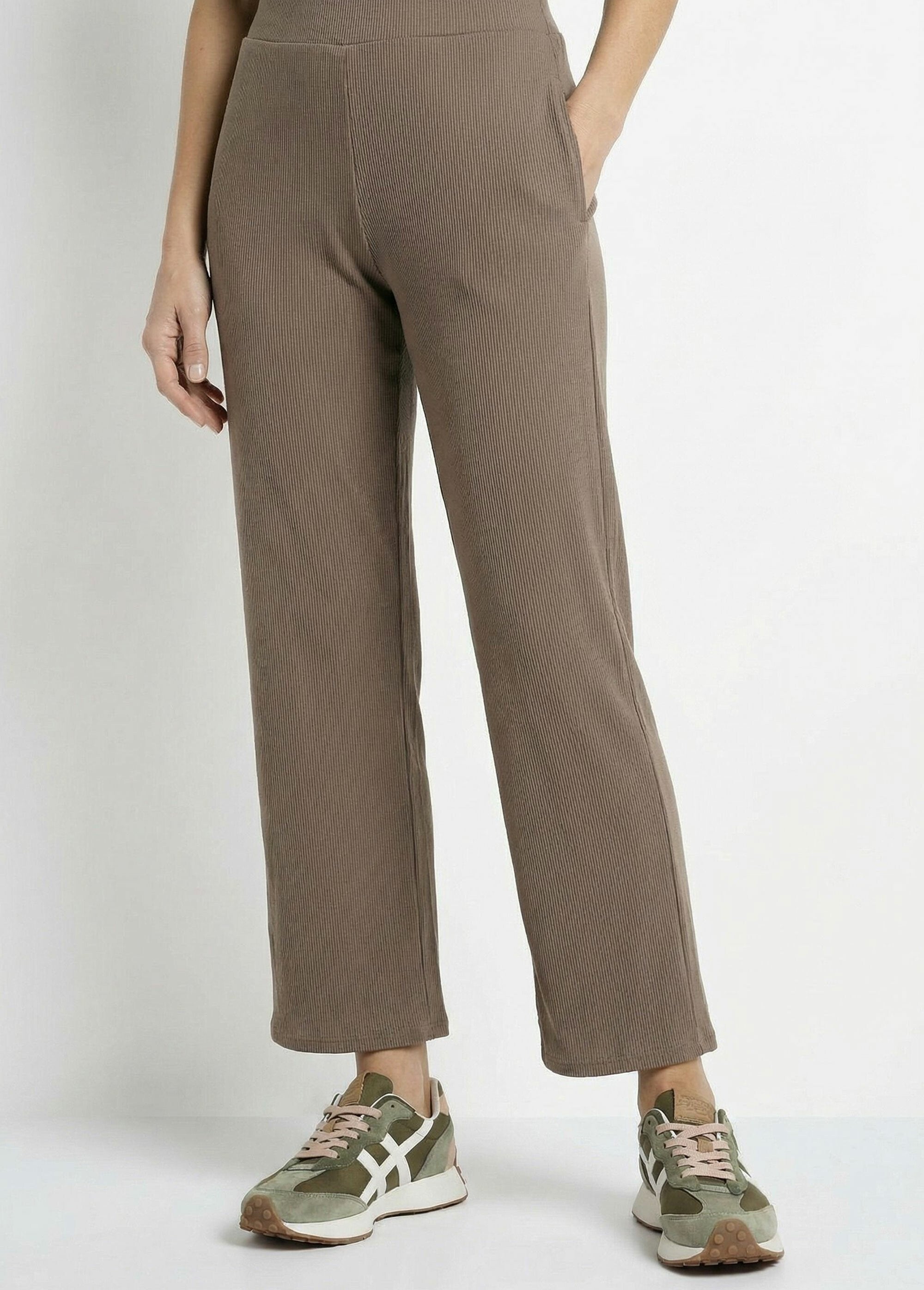 Pantaloni_in_jersey_a_gamba_larga,_Essentiel_Taupe_FA1_slim