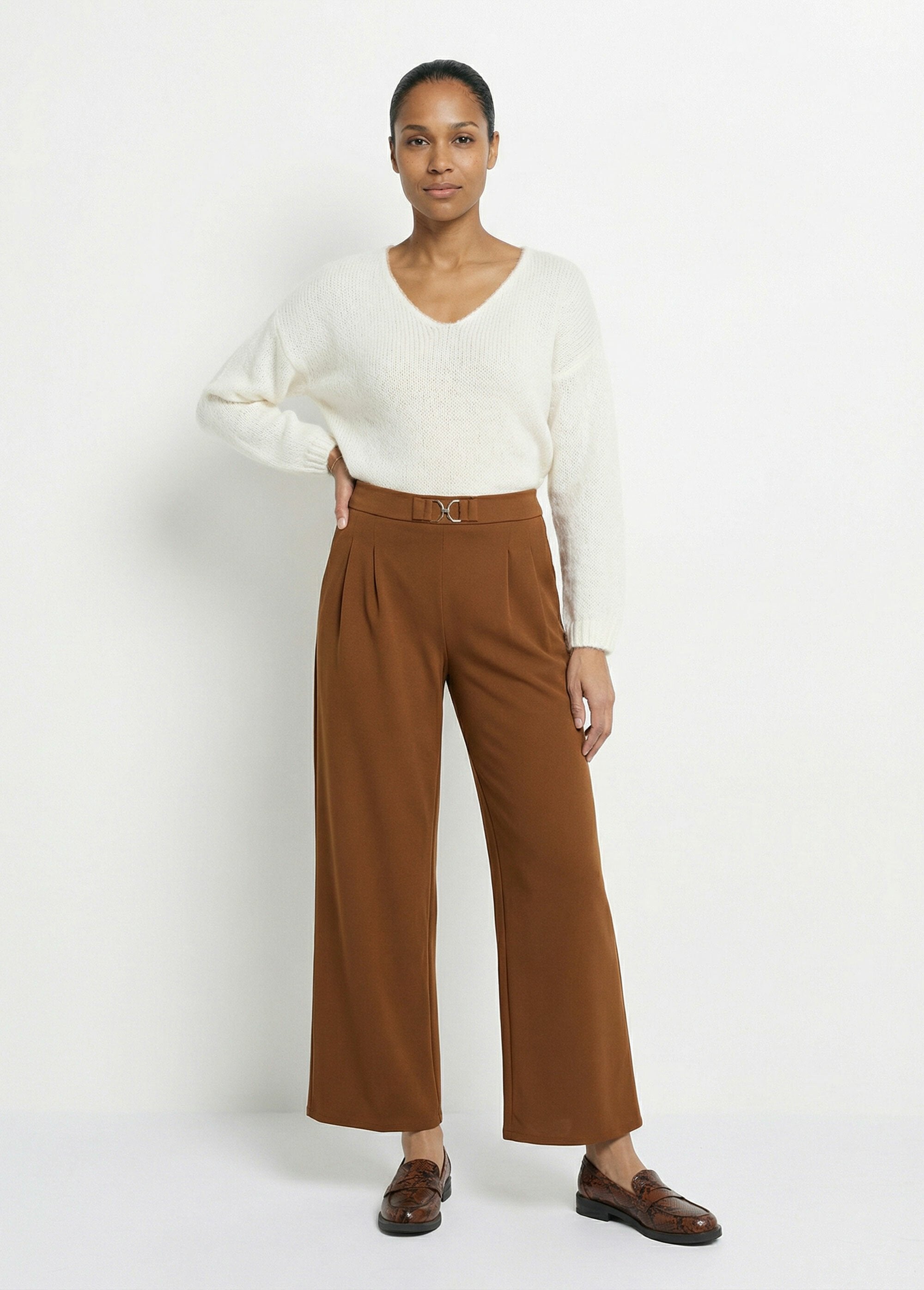 Pantaloni_a_gamba_larga_in_maglia_con_dettagli_metallici_chic_Tabac_SF1_slim
