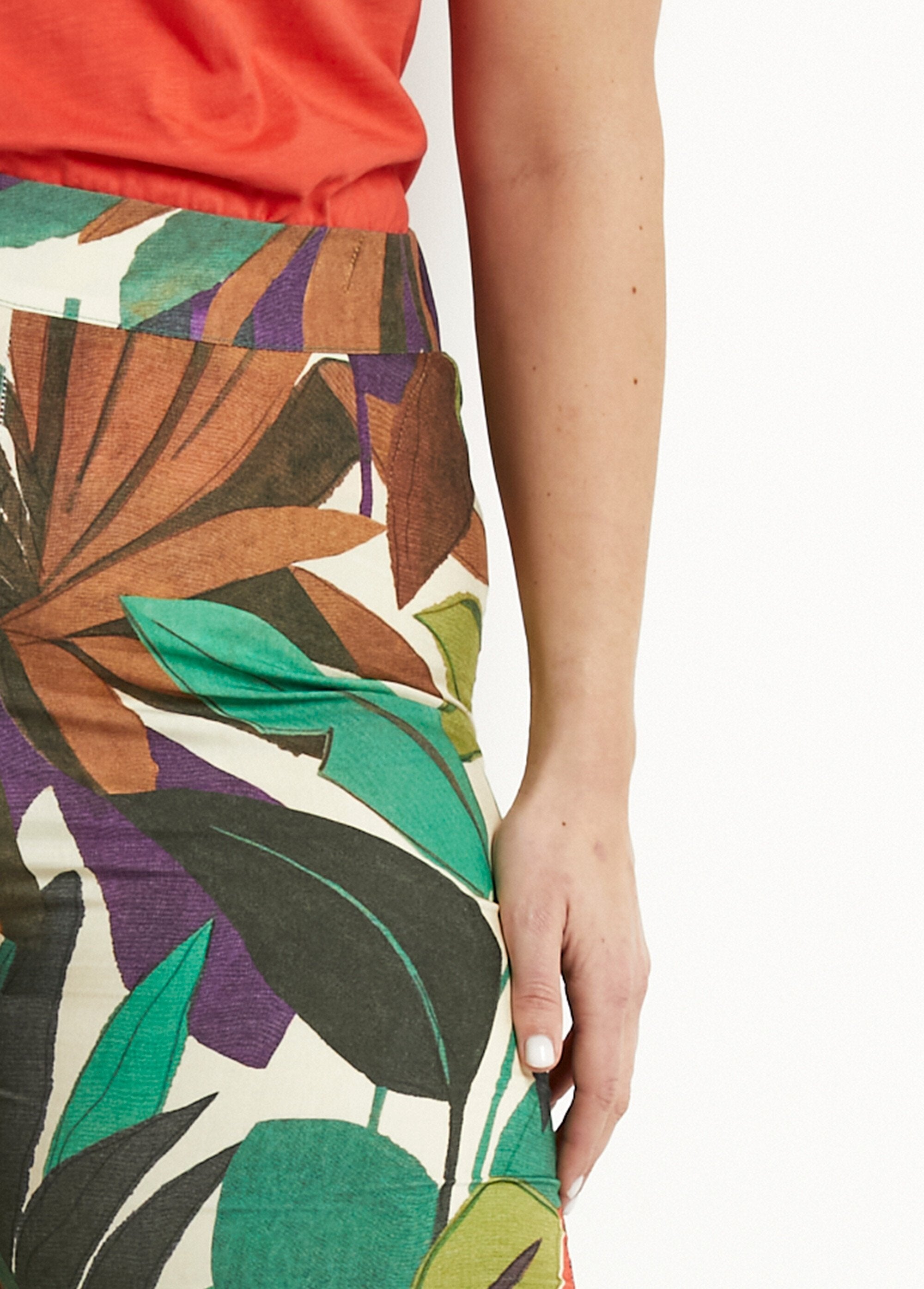 Pantaloni_a_gamba_larga_con_elastico_stampato_in_vita_Multicolore_DE1_curvy