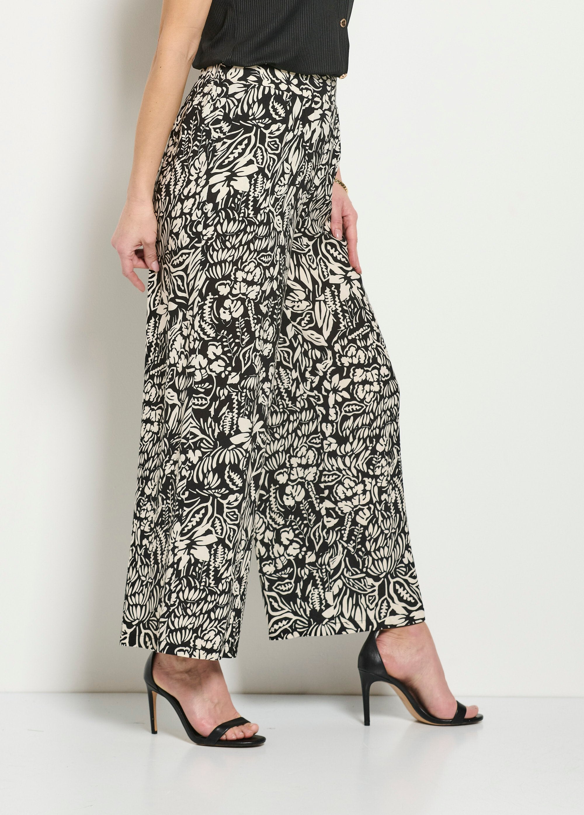 Pantaloni_a_gamba_larga_con_elastico_in_vita_in_fantasia_floreale_o_a_tinta_unita_Noir_et_ecru_DR1_slim