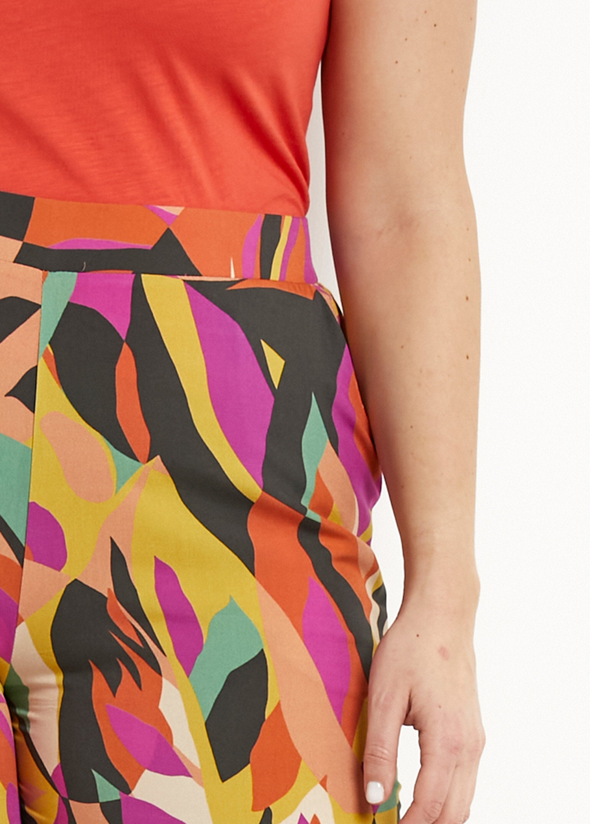 Pantaloni_a_gamba_larga_con_fascia_semielastica_stampata_in_vita_Multicolore_DE1_curvy