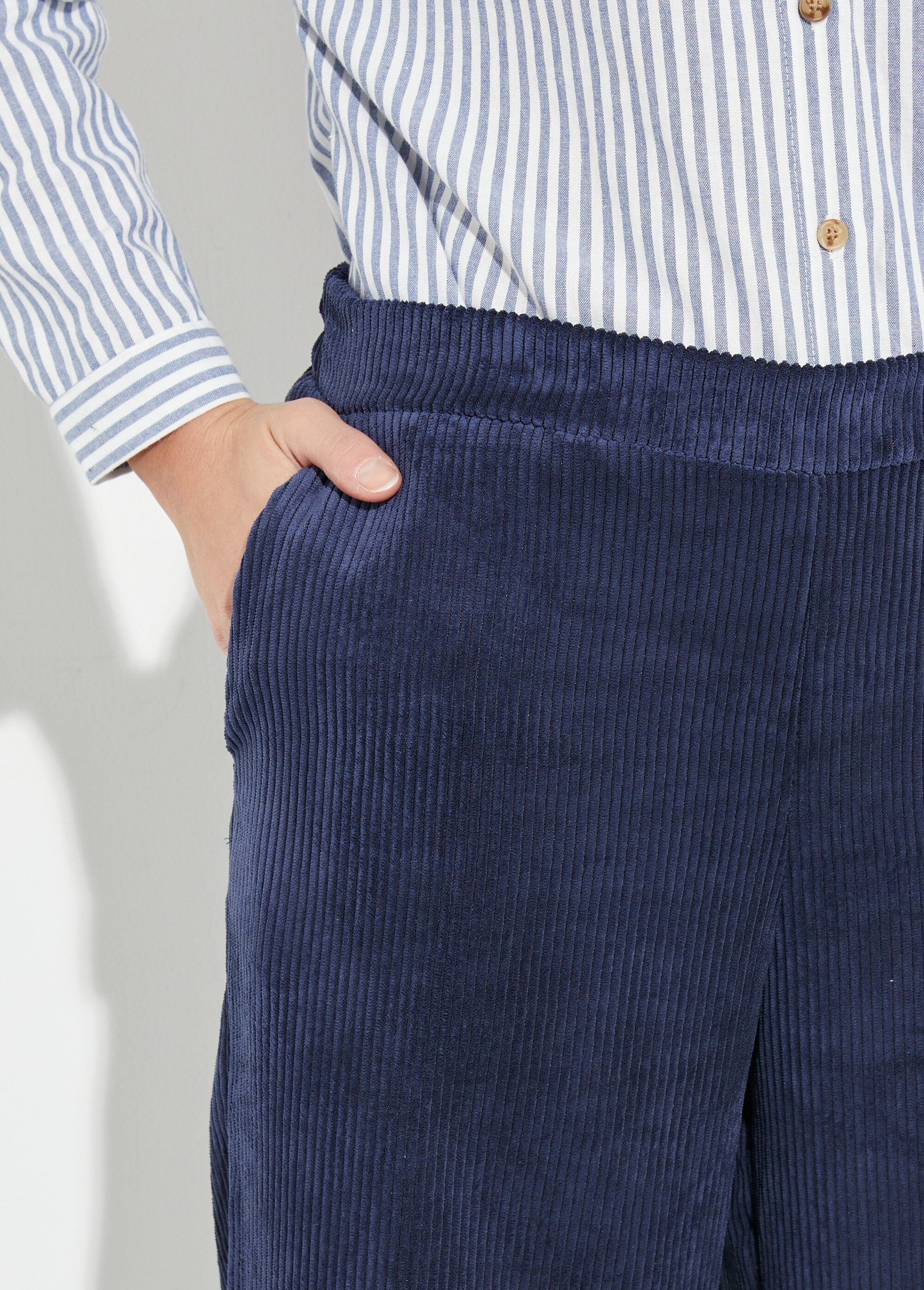 Pantaloni_a_gamba_larga_in_velluto_a_coste_Marine_DE1_slim