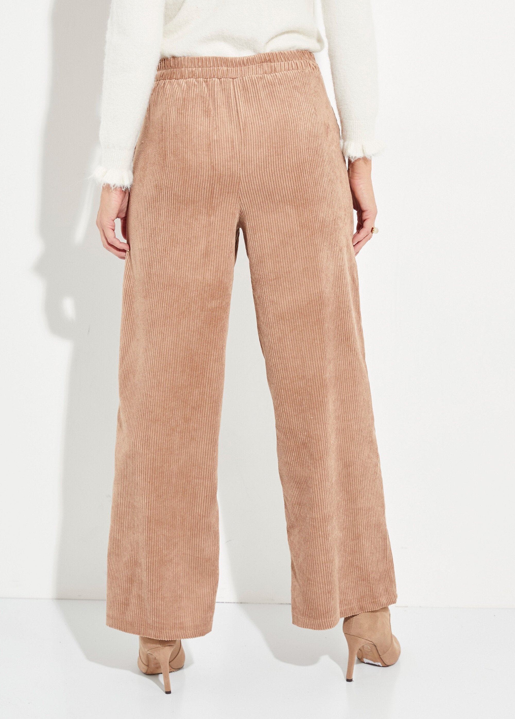 Pantaloni_a_gamba_larga_in_velluto_a_coste_Camel_DO1_slim
