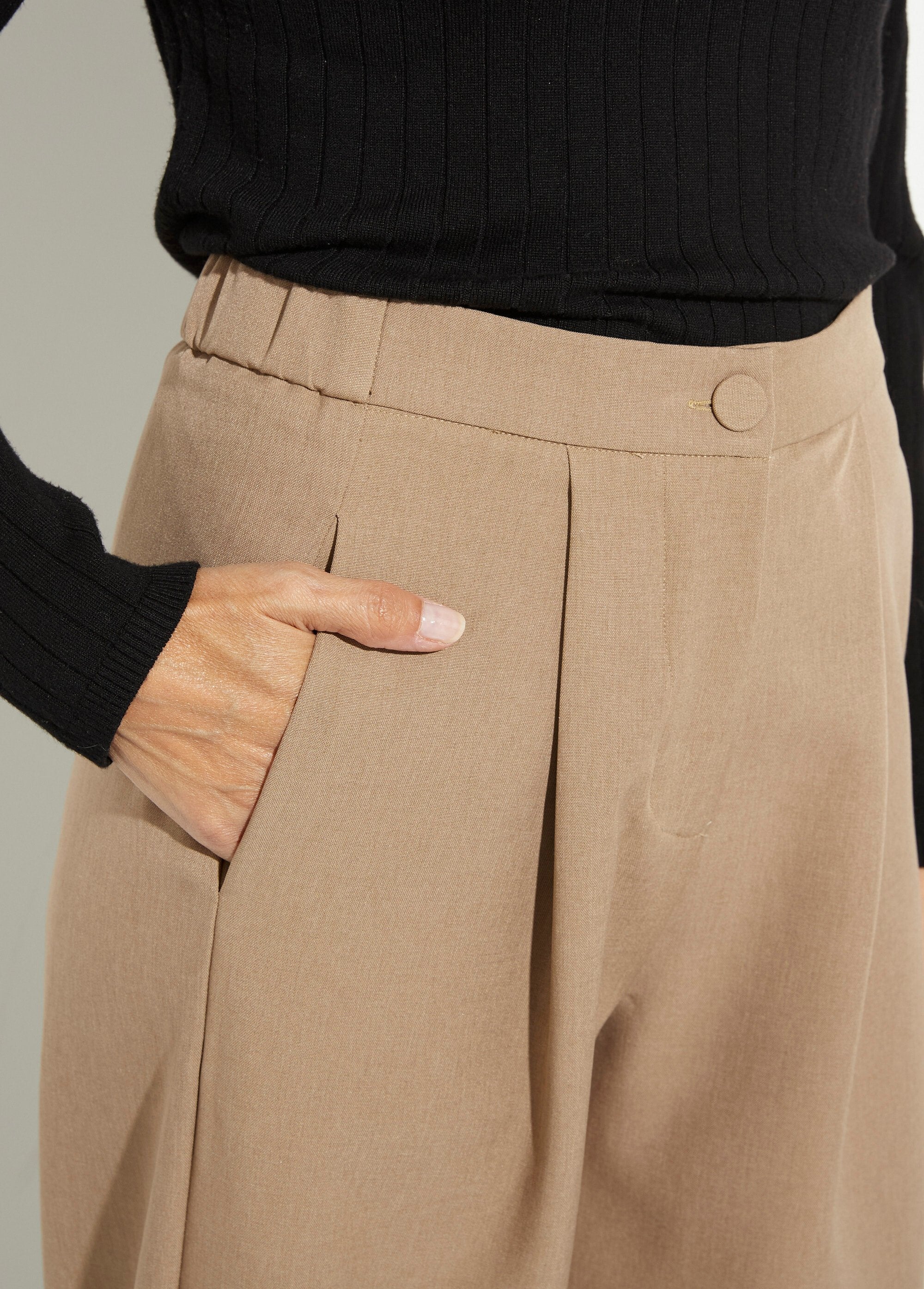 Pantaloni_sartoriali_elasticizzati_fluidi_Beige_DE1_slim