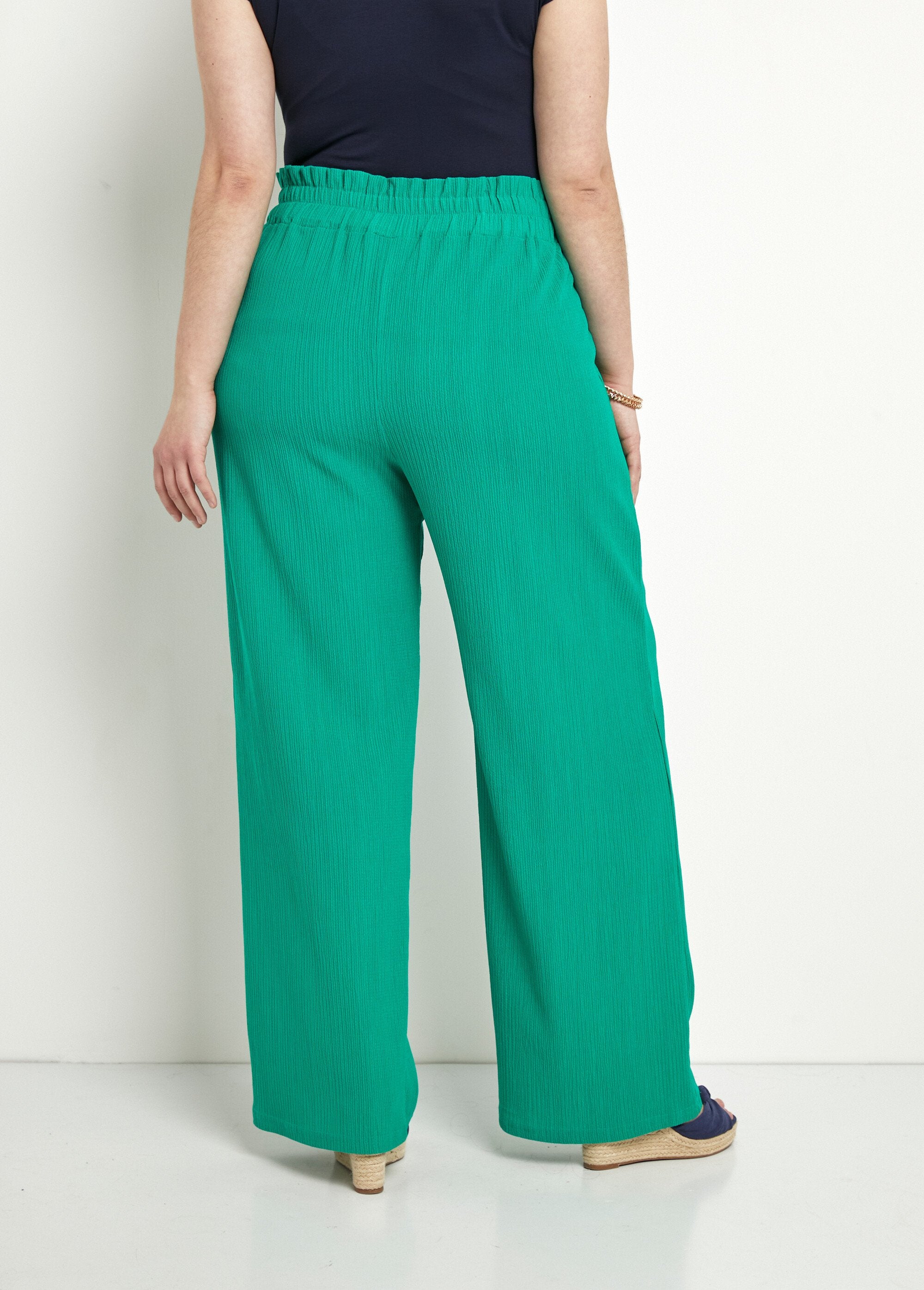 Pantaloni_verdi_a_gamba_larga_con_elastico_in_vita_in_maglia_a_rilievo_Vert_DO1_curvy