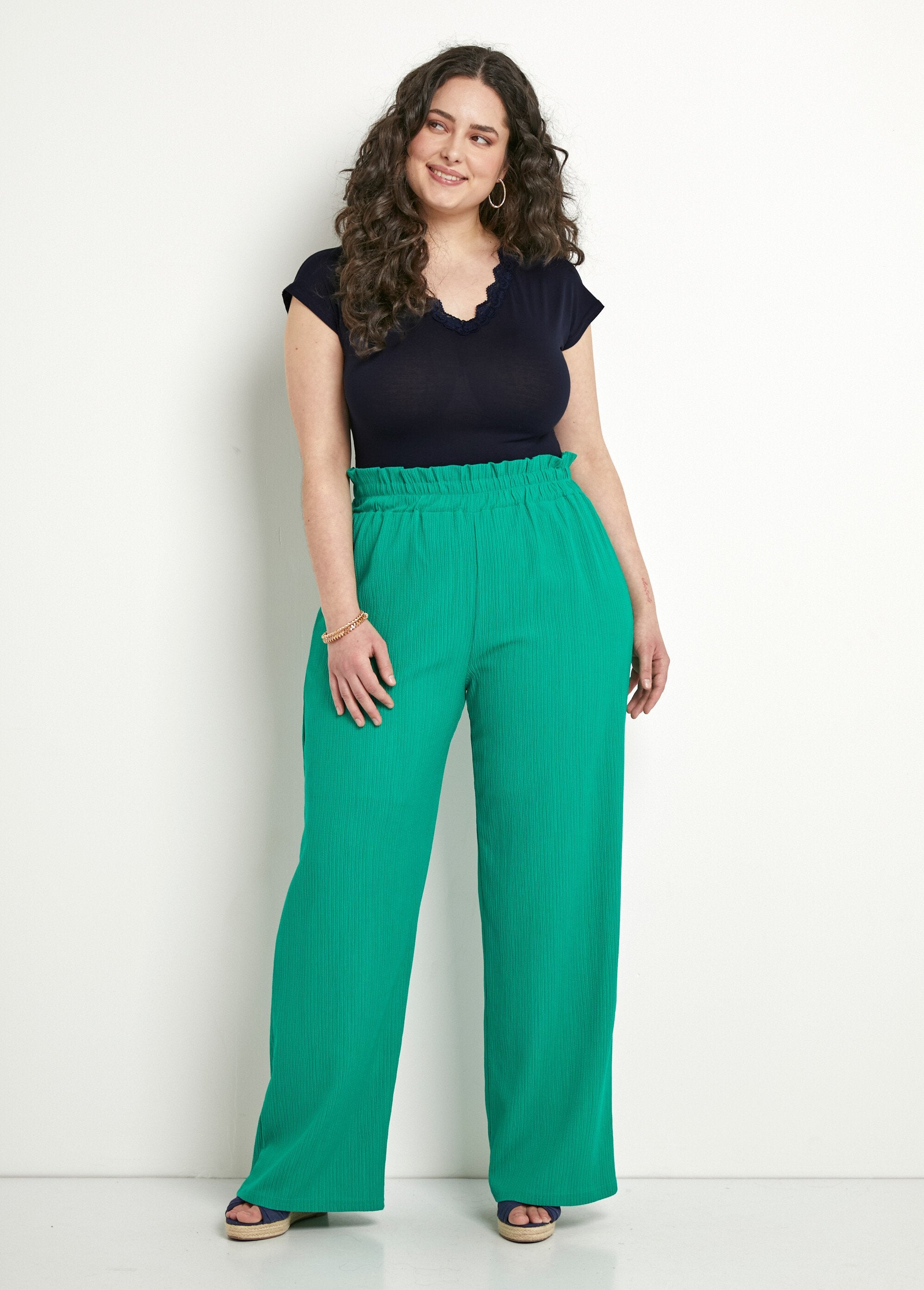 Pantaloni_verdi_a_gamba_larga_con_elastico_in_vita_in_maglia_a_rilievo_Vert_SF1_curvy