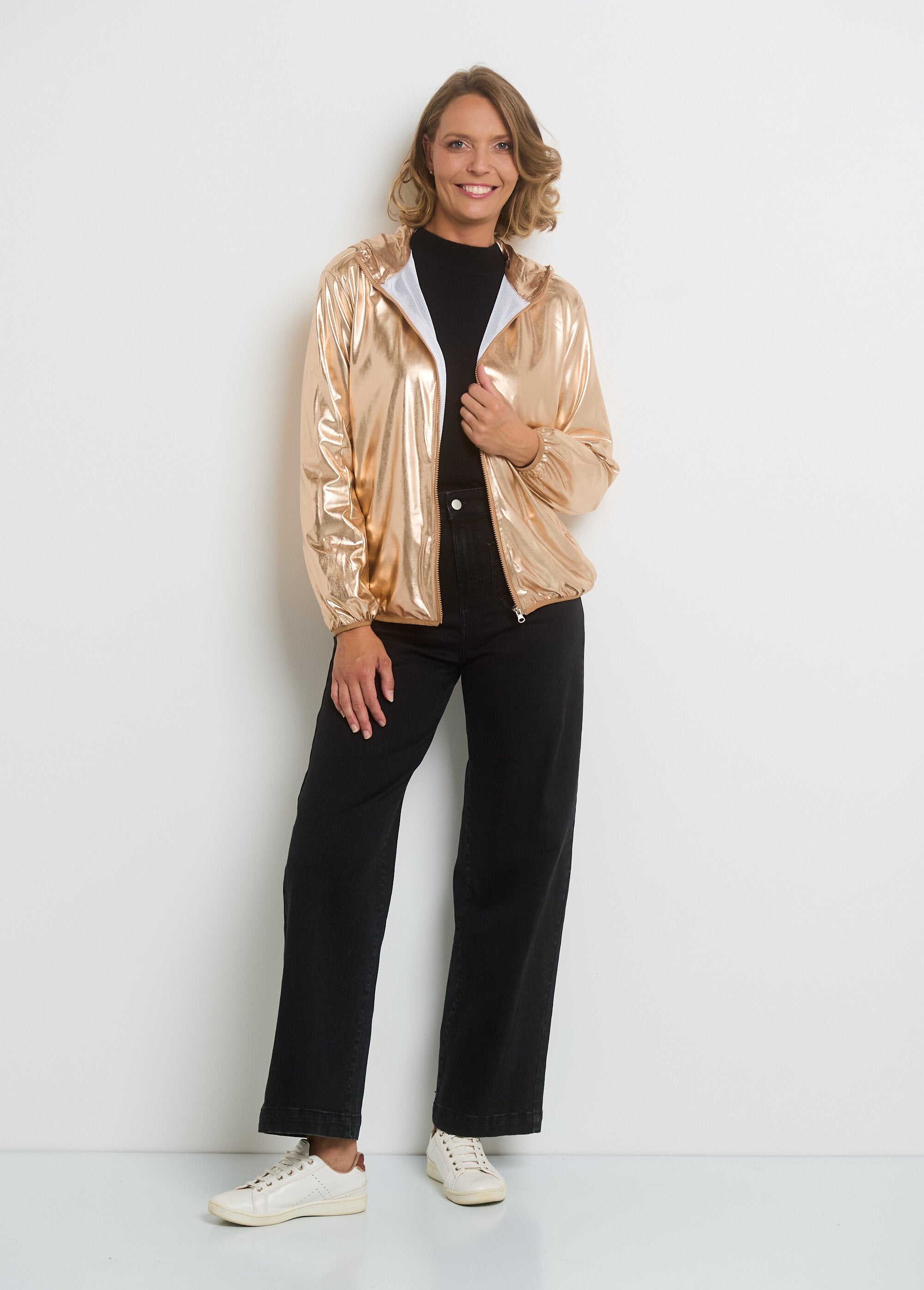 Parka_lucido_con_cappuccio_alla_moda_Dore_SF1_slim