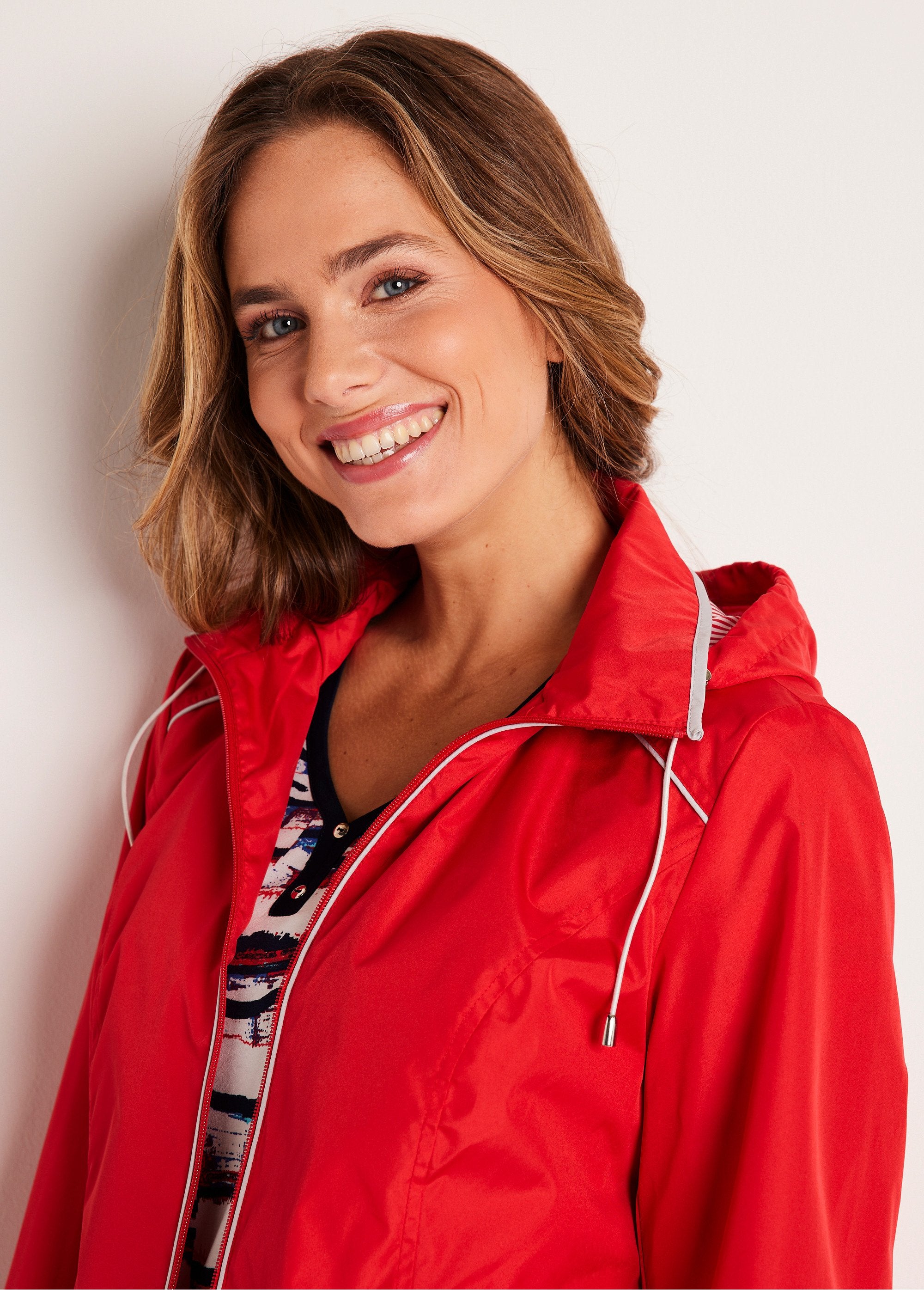 Parka_corto_con_zip_Rosso_DE1_slim