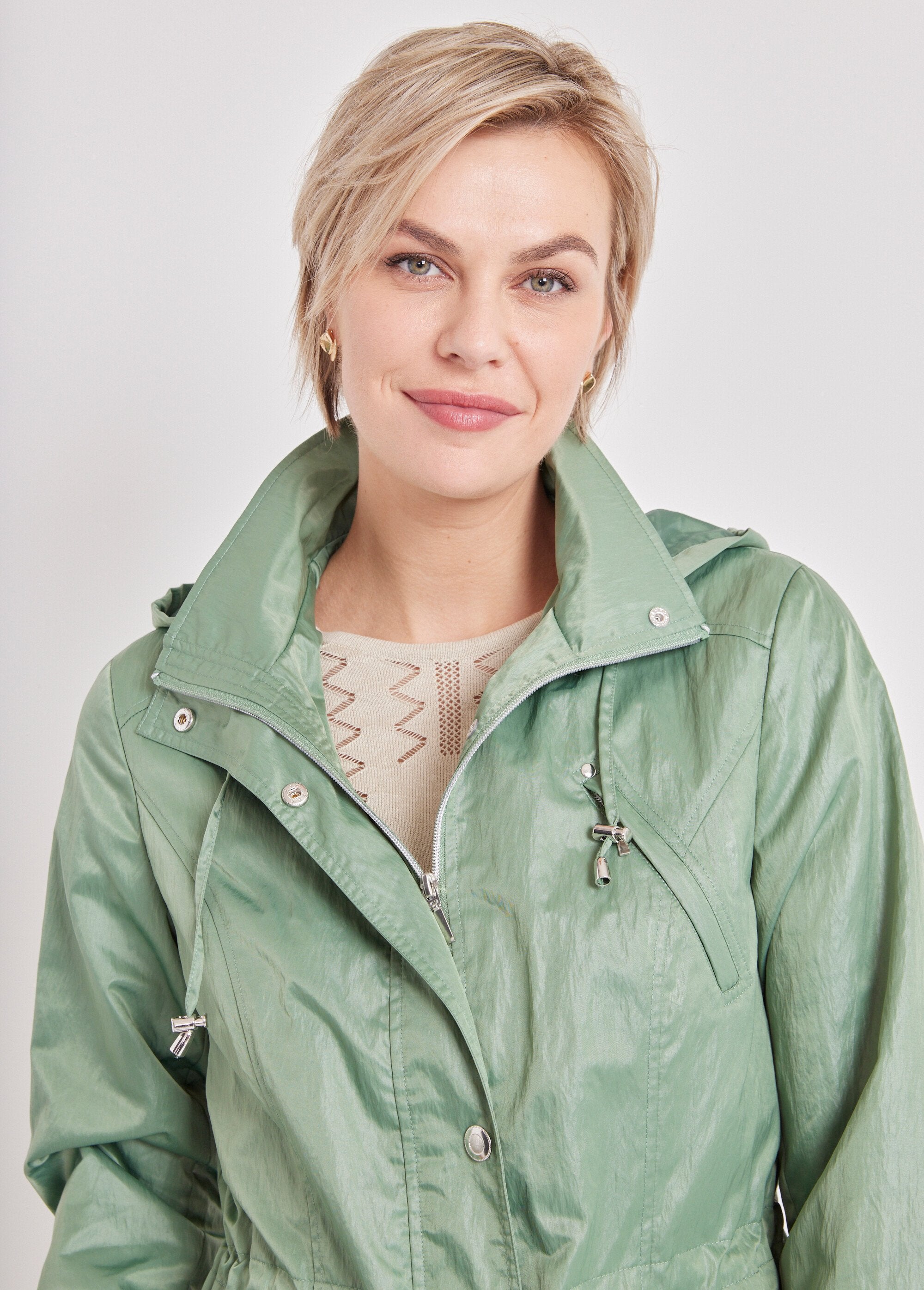 Parka_con_zip_e_bottoni_a_pressione_Verde_mandorla_DE1_slim