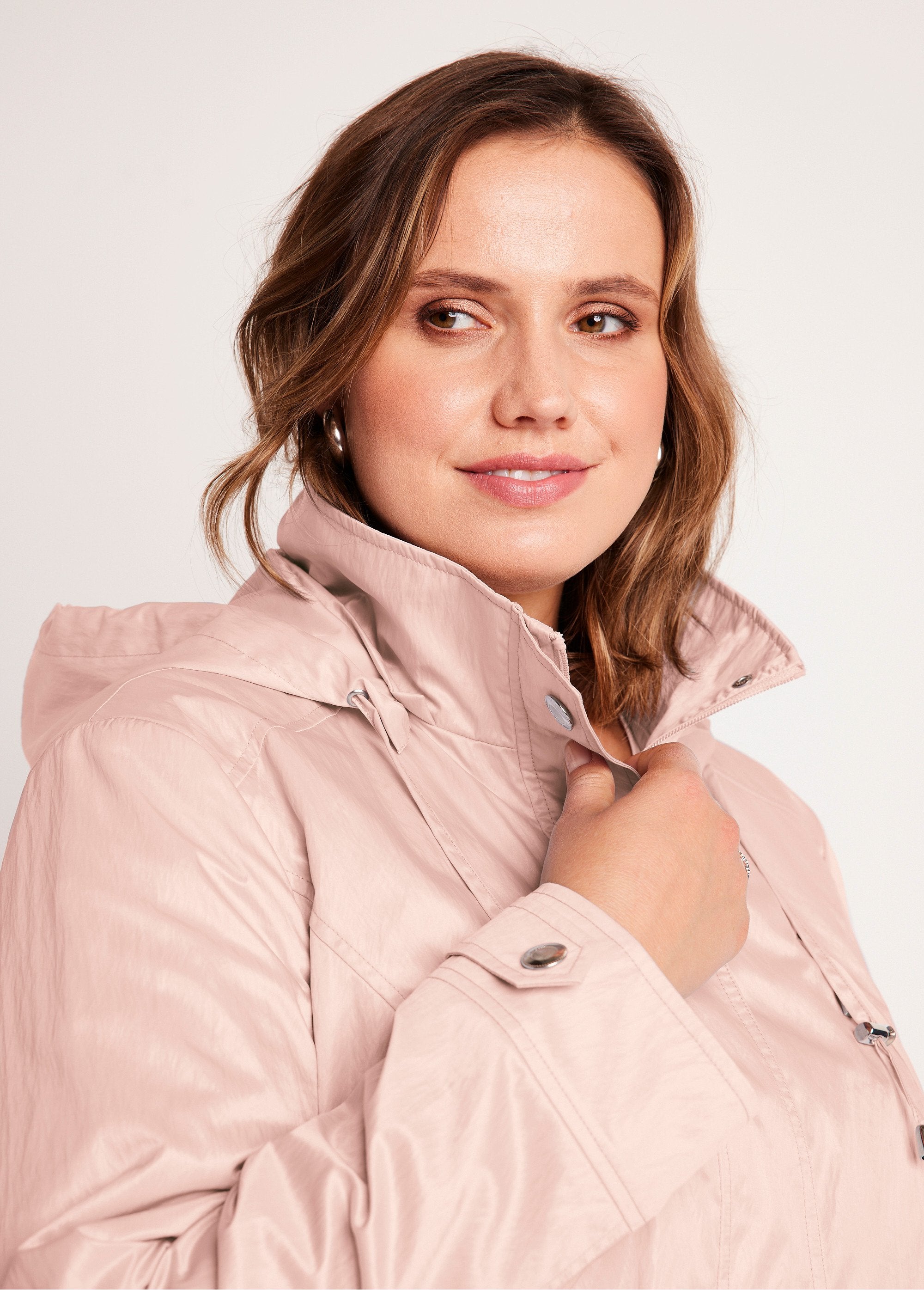 Parka_con_zip_e_bottoni_a_pressione_Rosa_nudo_DE1_curvy