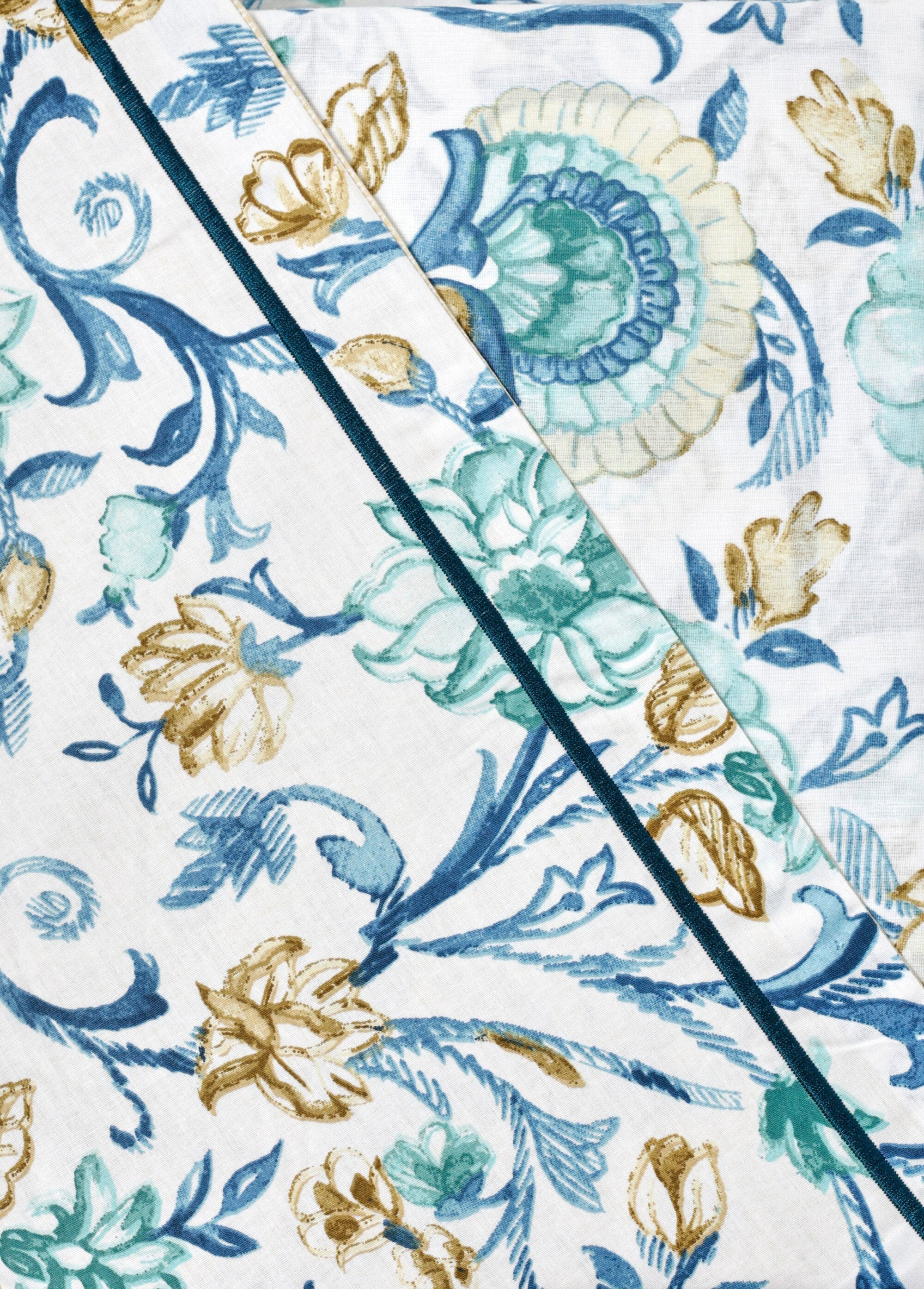 Set_letto_3_pezzi_con_copripiumino,_camelie_Bleu_DO1_slim