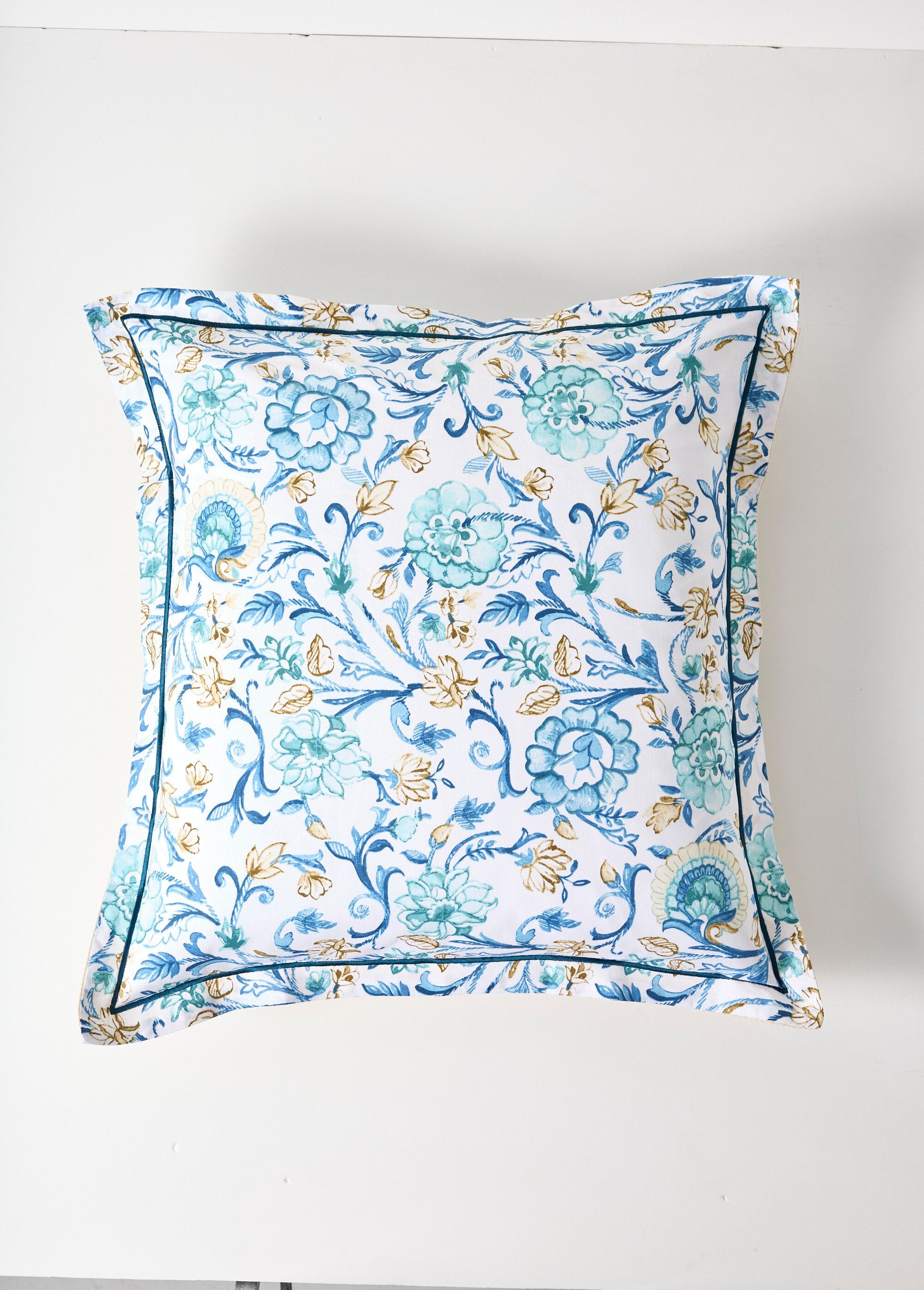 Set_di_biancheria_da_letto_4_pezzi_con_lenzuola_piatte,_camelie_Bleu_DE4_slim