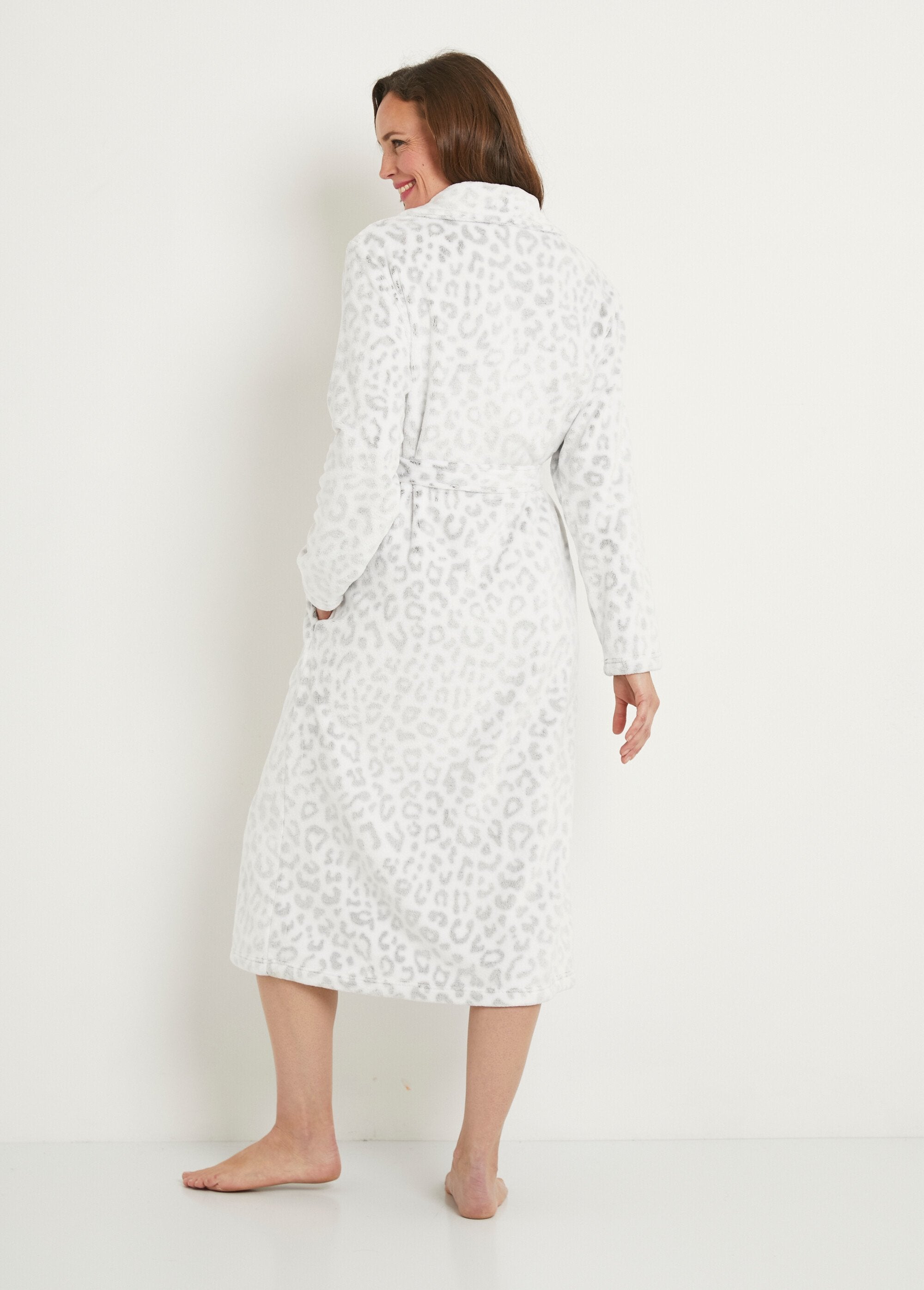 Caldo_accappatoio_in_peluche_con_stampa_animali_Blanc_et_gris_DO1_slim