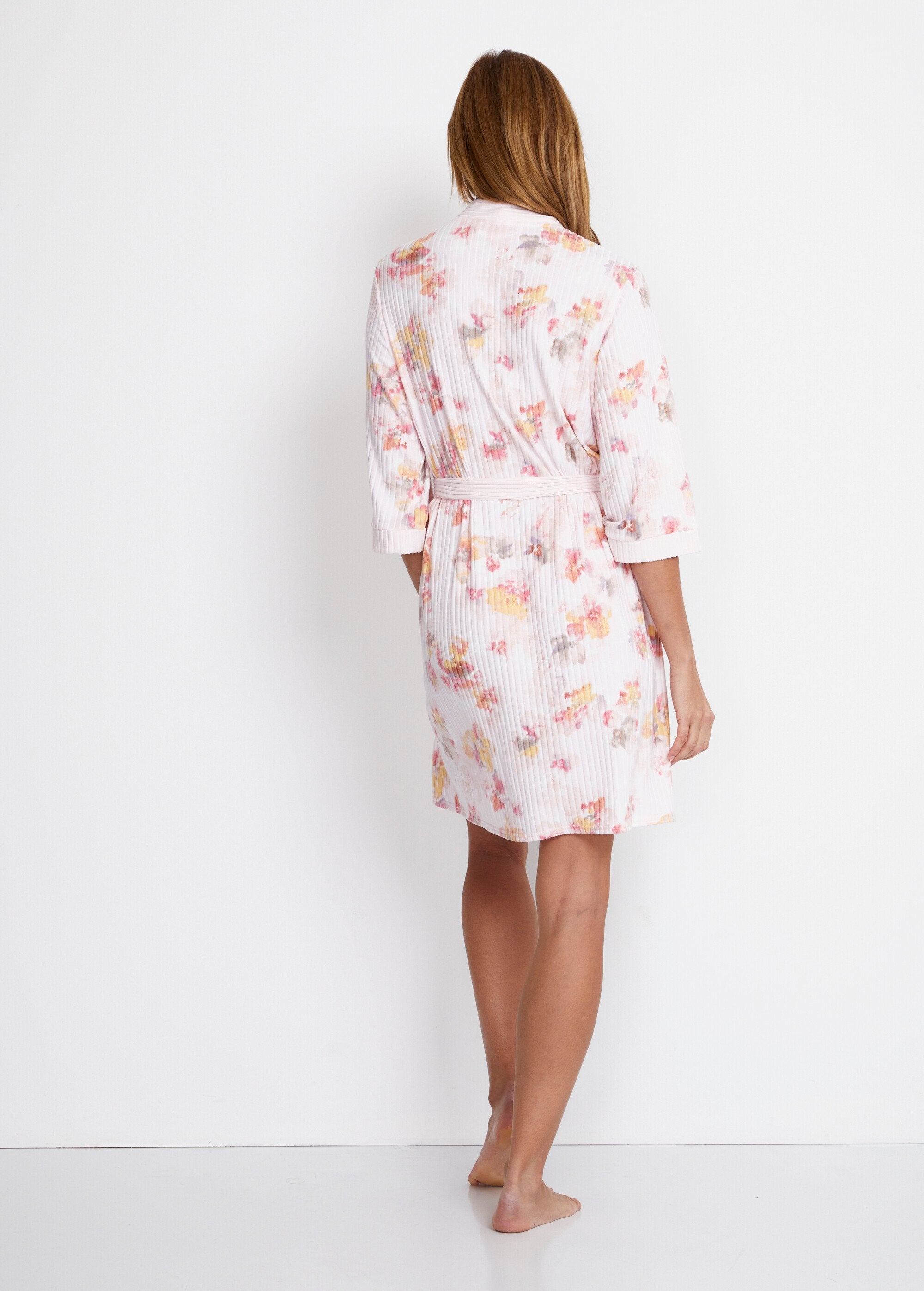 Accappatoio_corto_a_doppio_petto_in_maglia_a_coste_stampata_Fond_rose_DO1_slim
