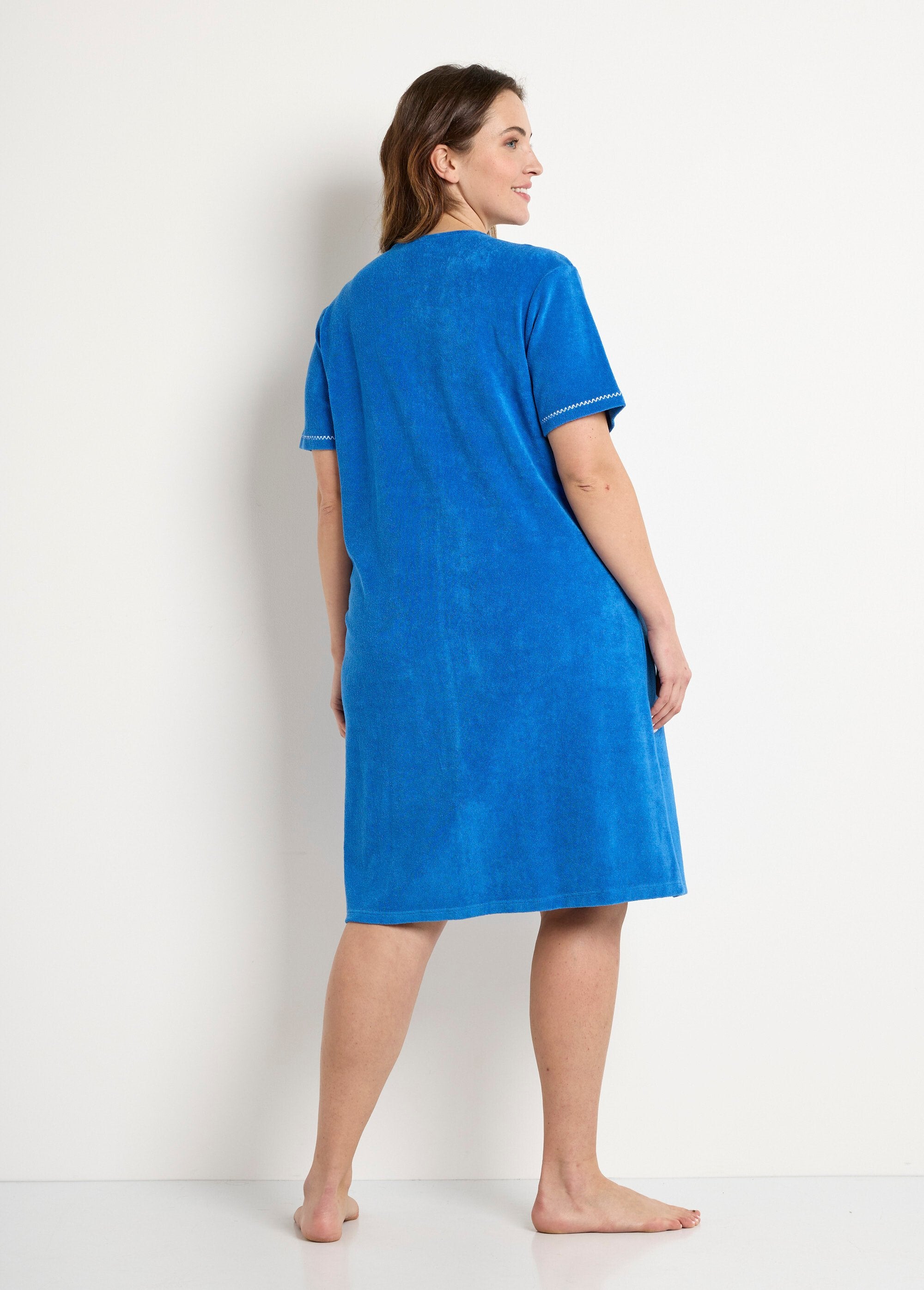 Accappatoio_in_spugna_di_cotone_tinta_unita_con_zip_Bleu_DO1_curvy