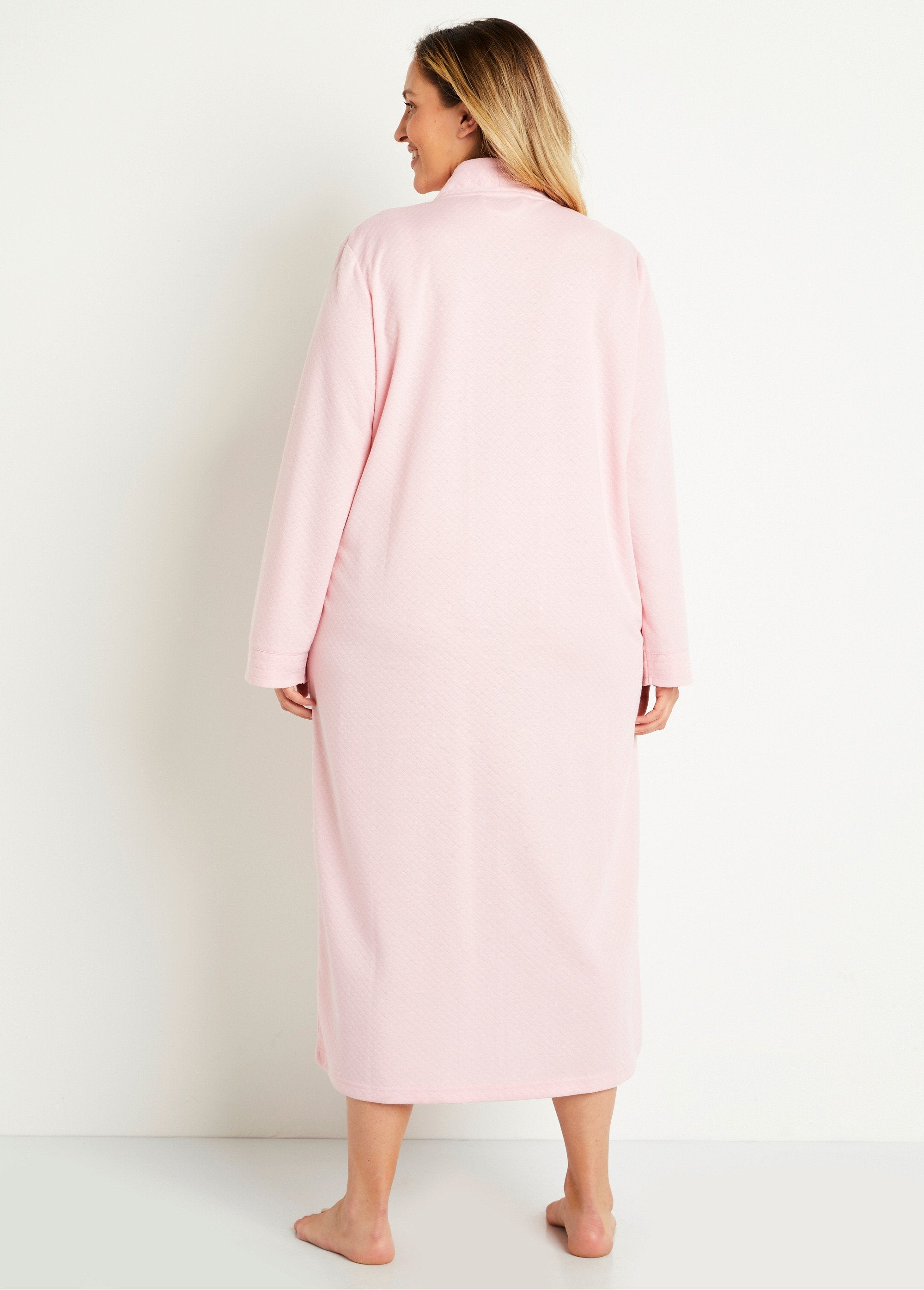 Accappatoio_lungo_in_maglia_effetto_trapuntato_ROSA_DO1_curvy