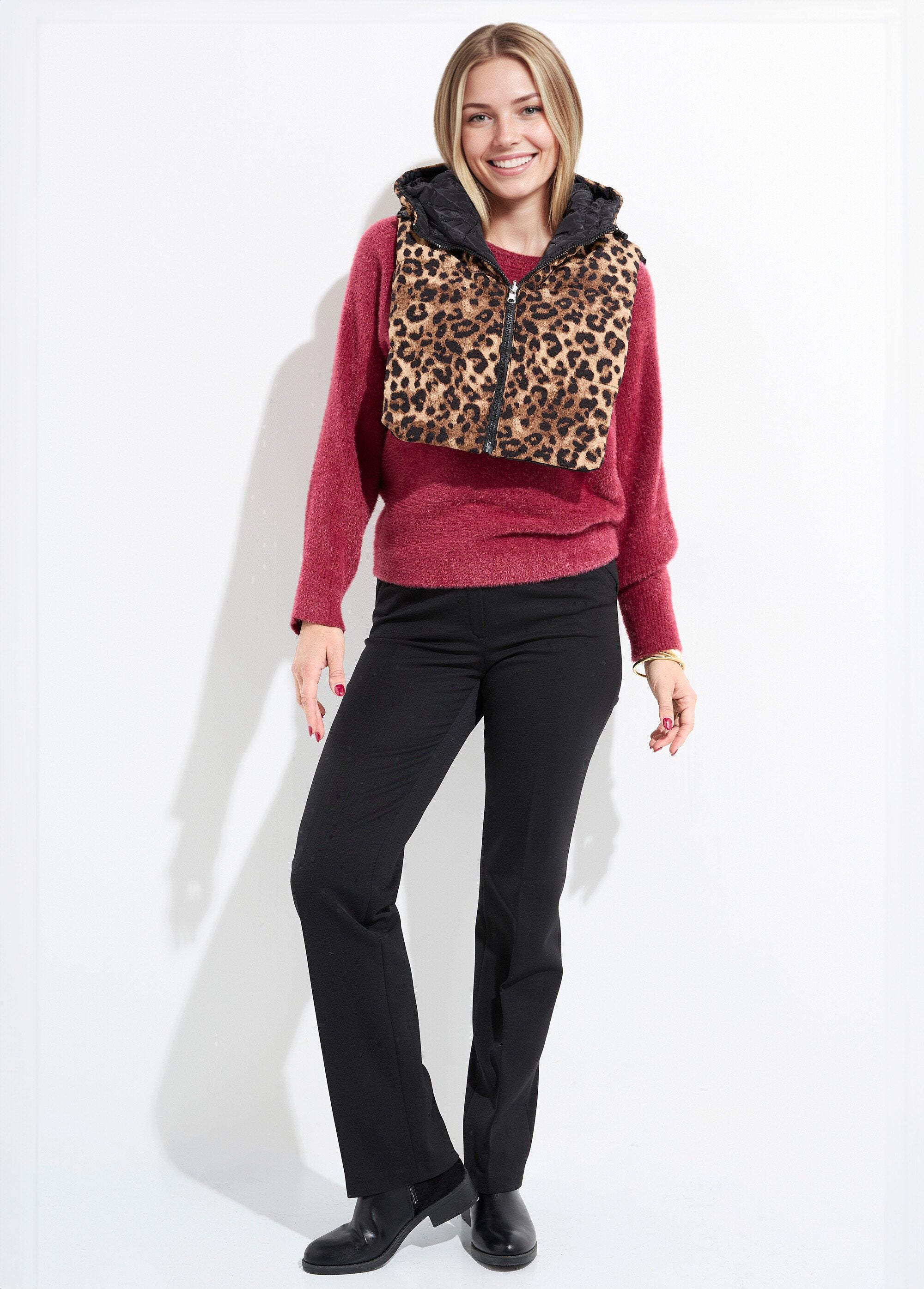 Pettorina_trapuntata_con_zip_e_cappuccio_Leopard_SF1_slim