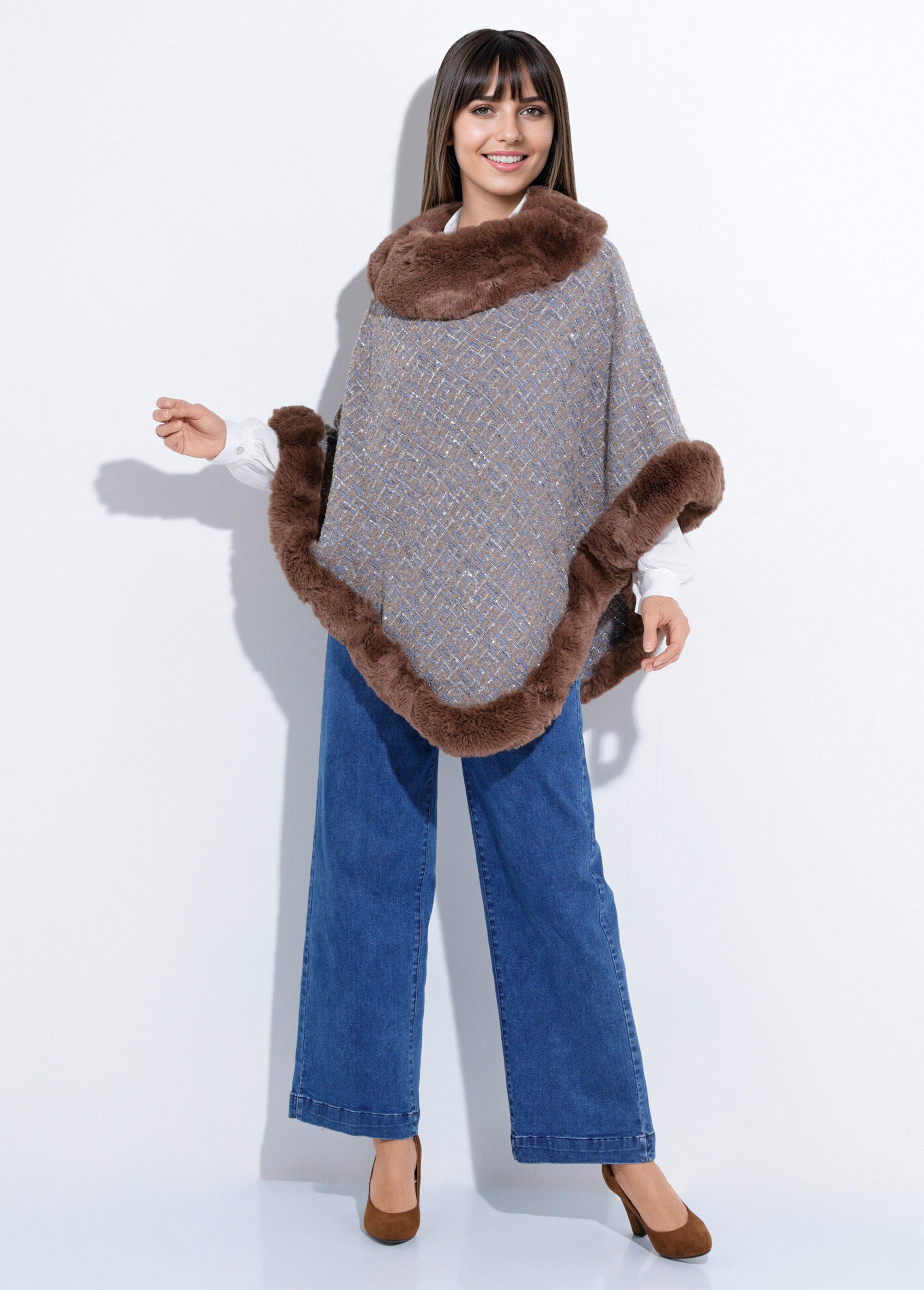 Poncho_a_mantella_a_quadri_con_dettagli_in_pelliccia_Marron_et_bleu_SF1_slim