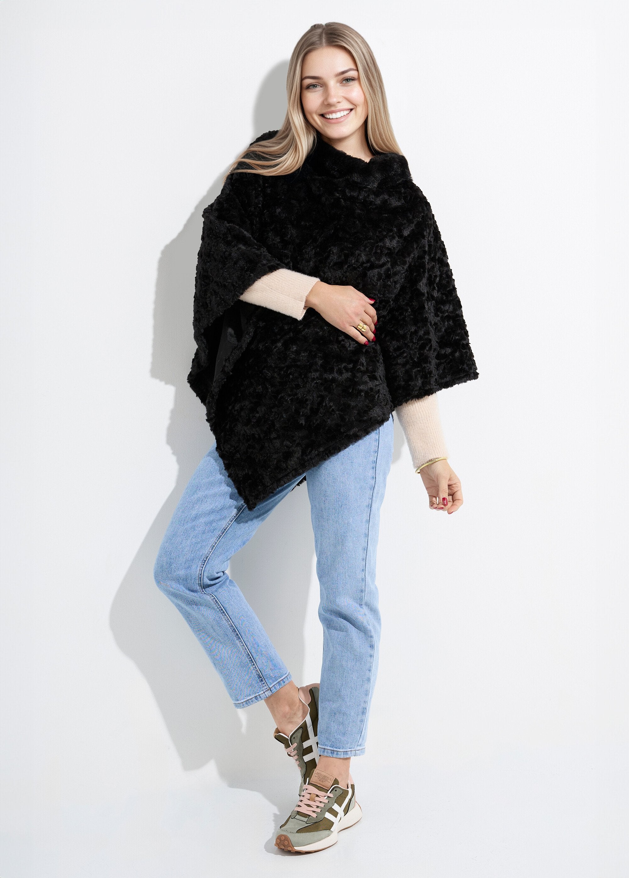 Poncho_in_pile_stile_sherpa_con_colletto_rialzato_Noir_SF1_slim