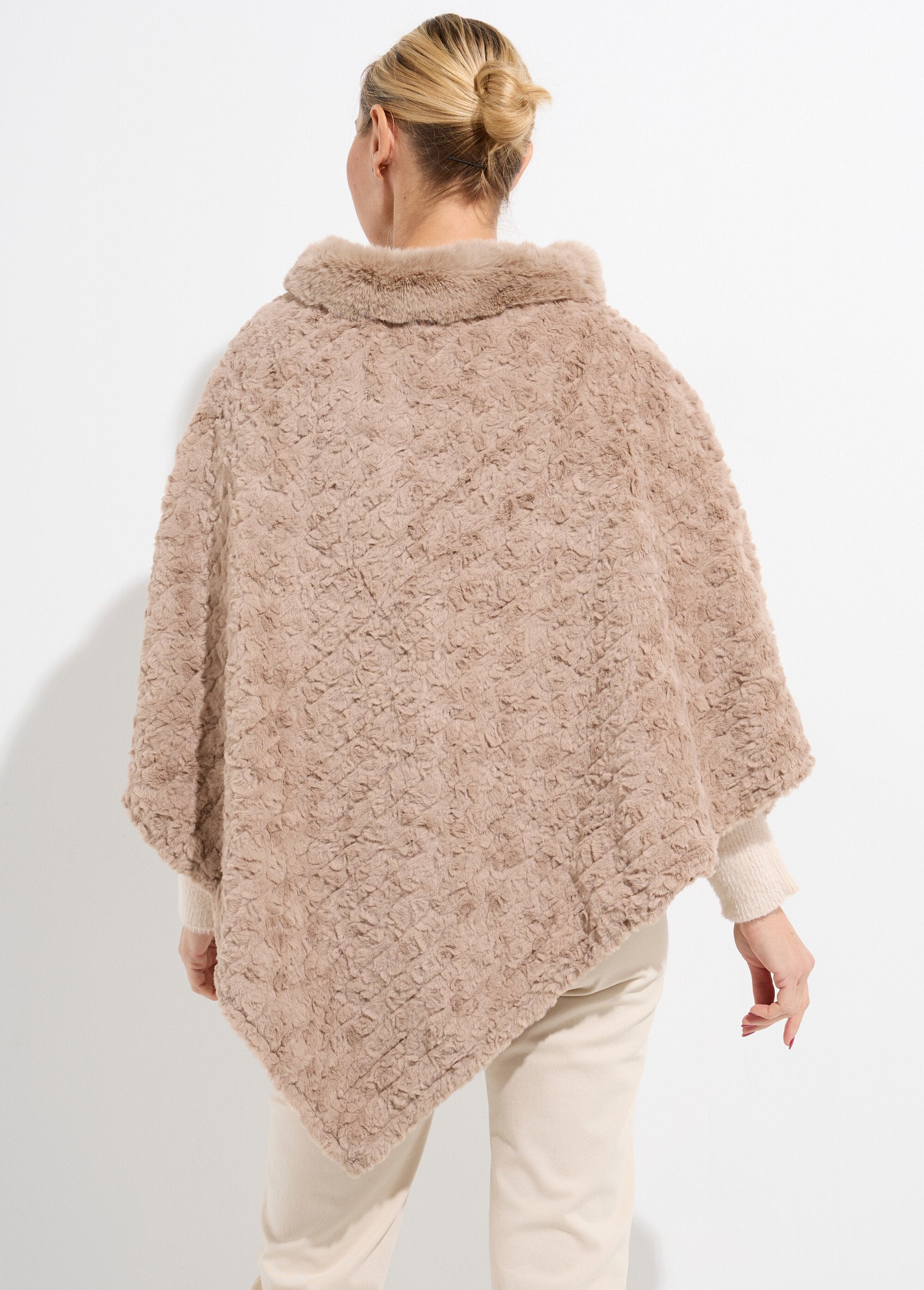 Poncho_in_pile_stile_sherpa_con_colletto_rialzato_Taupe_DO1_slim